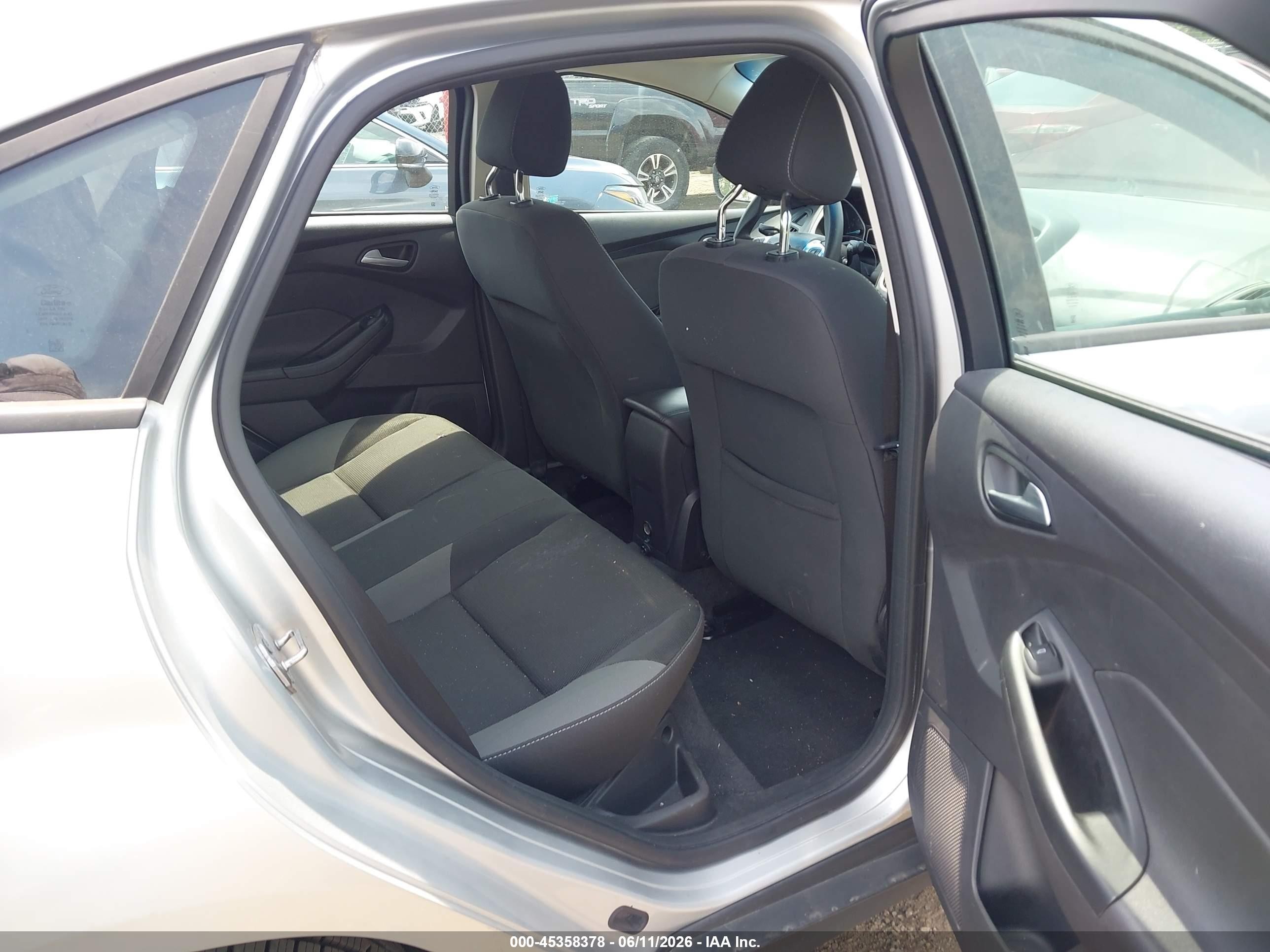 2012 Ford Focus Se Silver vin: 1FAHP3F22CL232763