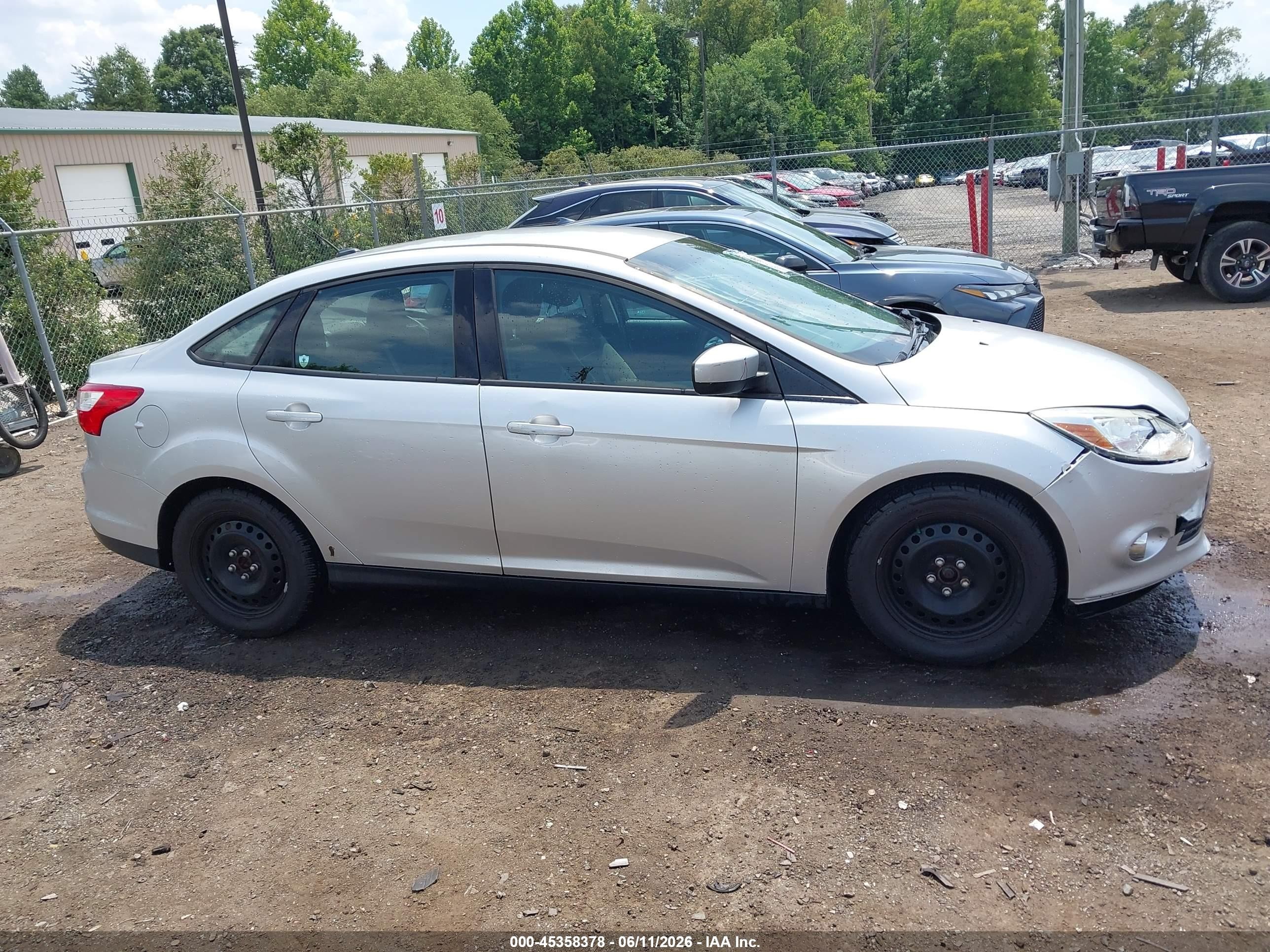 2012 Ford Focus Se Silver vin: 1FAHP3F22CL232763
