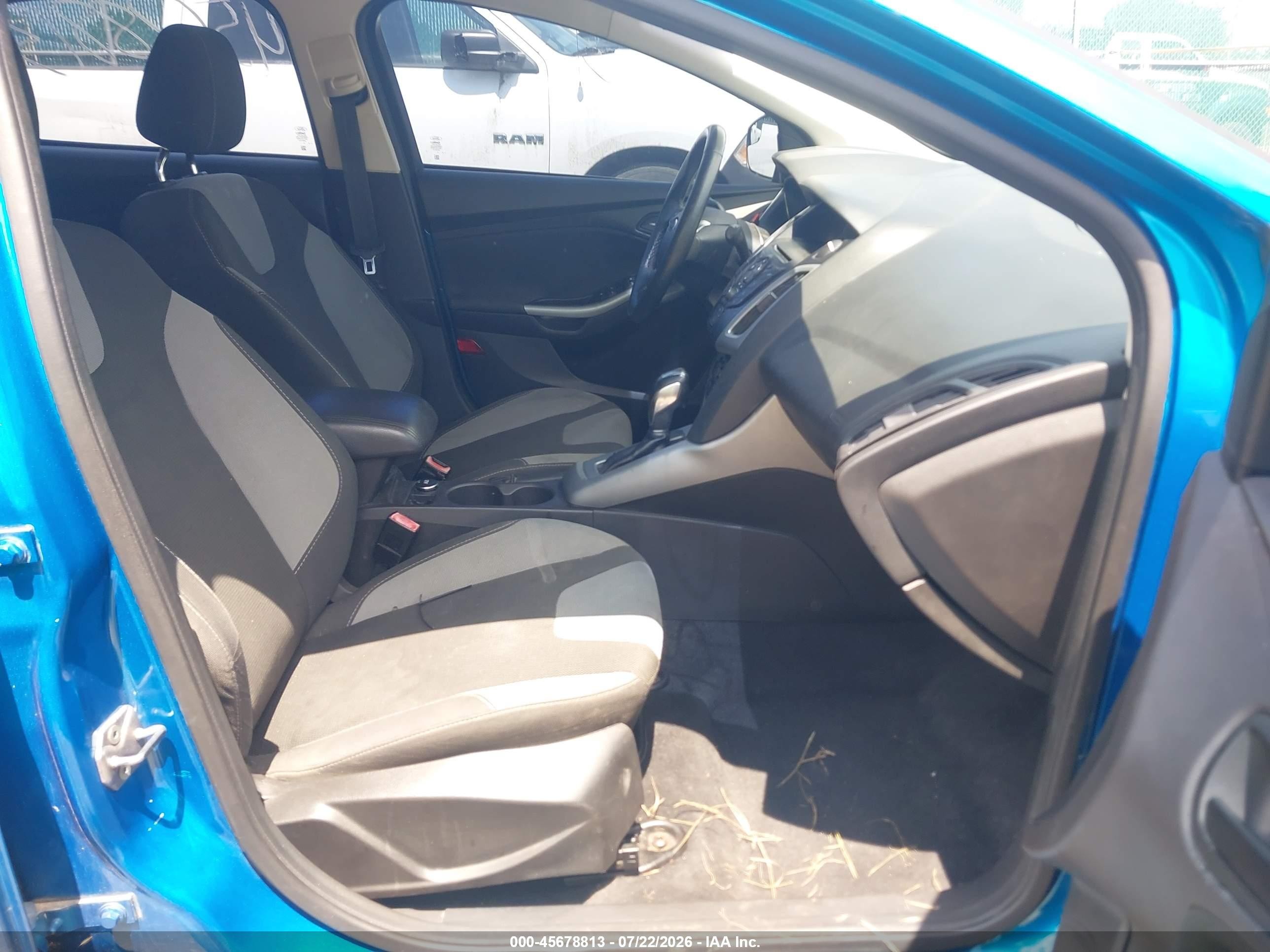 2012 Ford Focus Se Blue vin: 1FAHP3F22CL261504