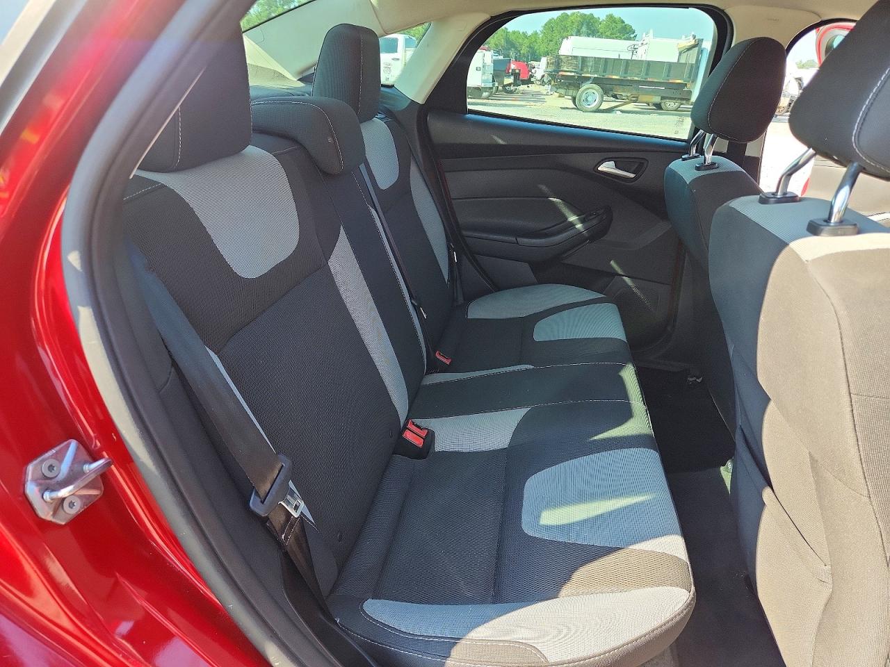 2012 Ford Focus Se Red vin: 1FAHP3F22CL347279