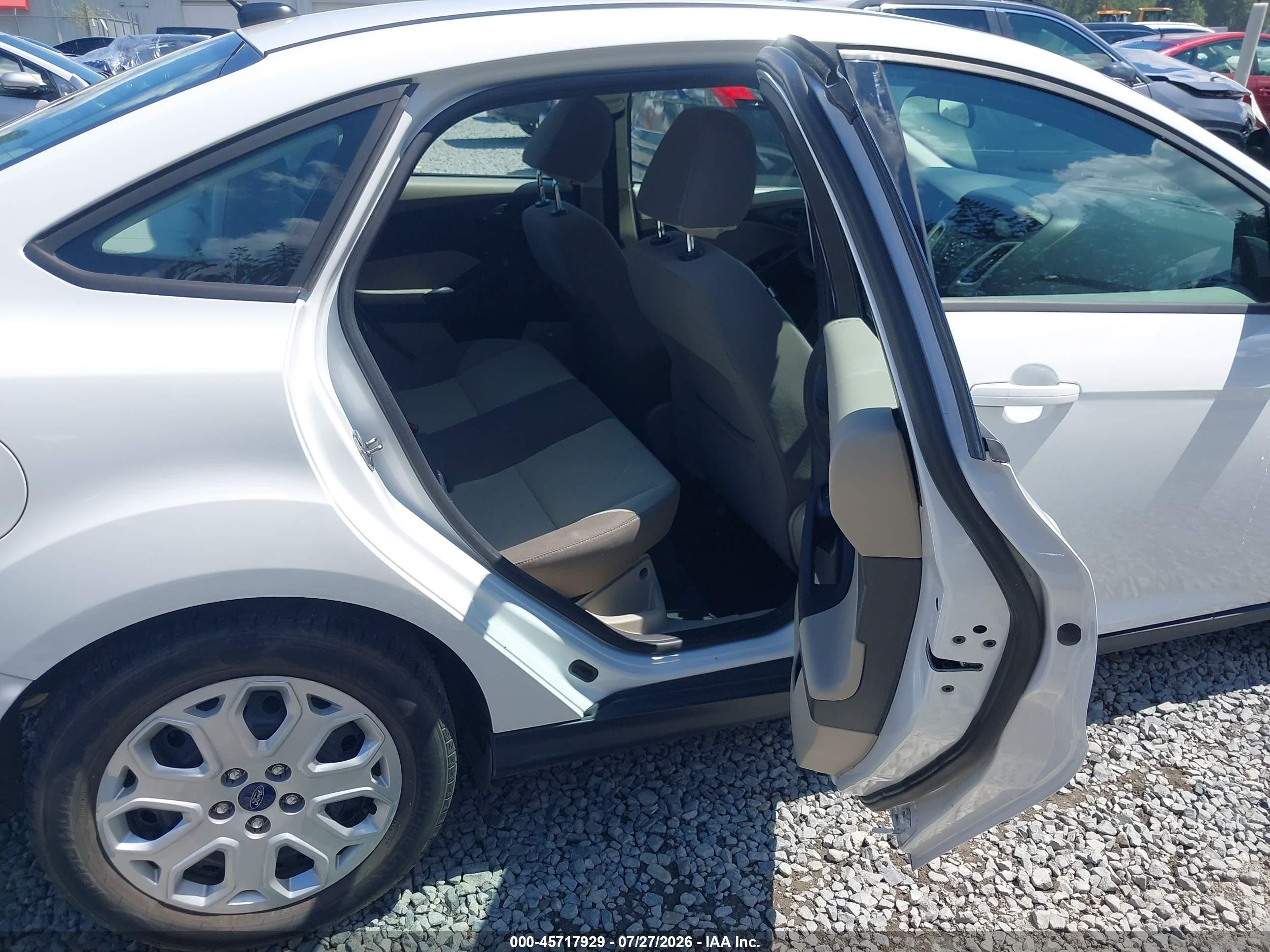 2012 Ford Focus Se White vin: 1FAHP3F22CL424409