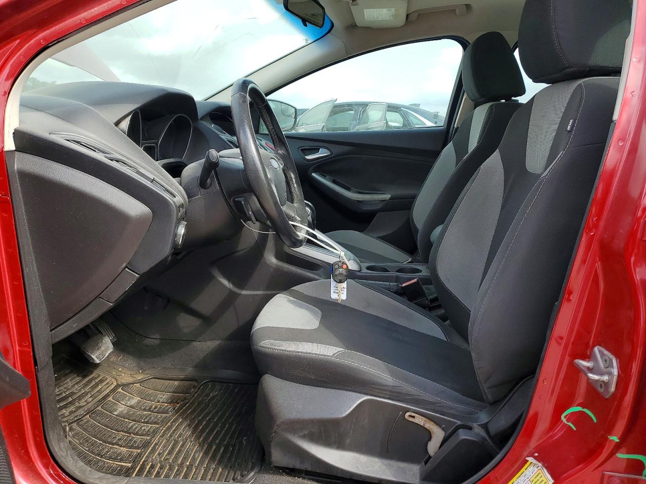 2012 Ford Focus Se Красный vin: 1FAHP3F22CL449584