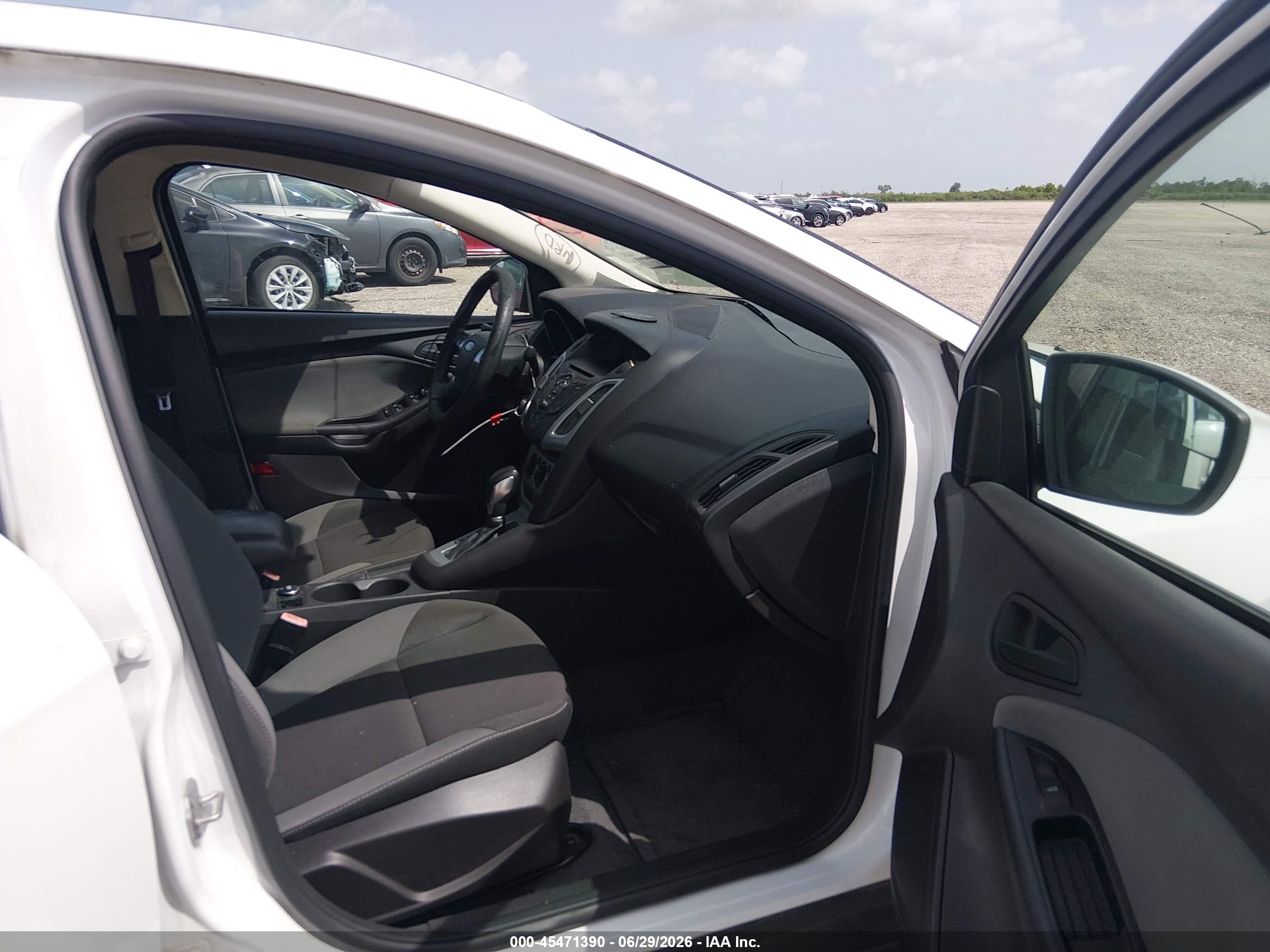 2012 Ford Focus Se Белый vin: 1FAHP3F23CL186506