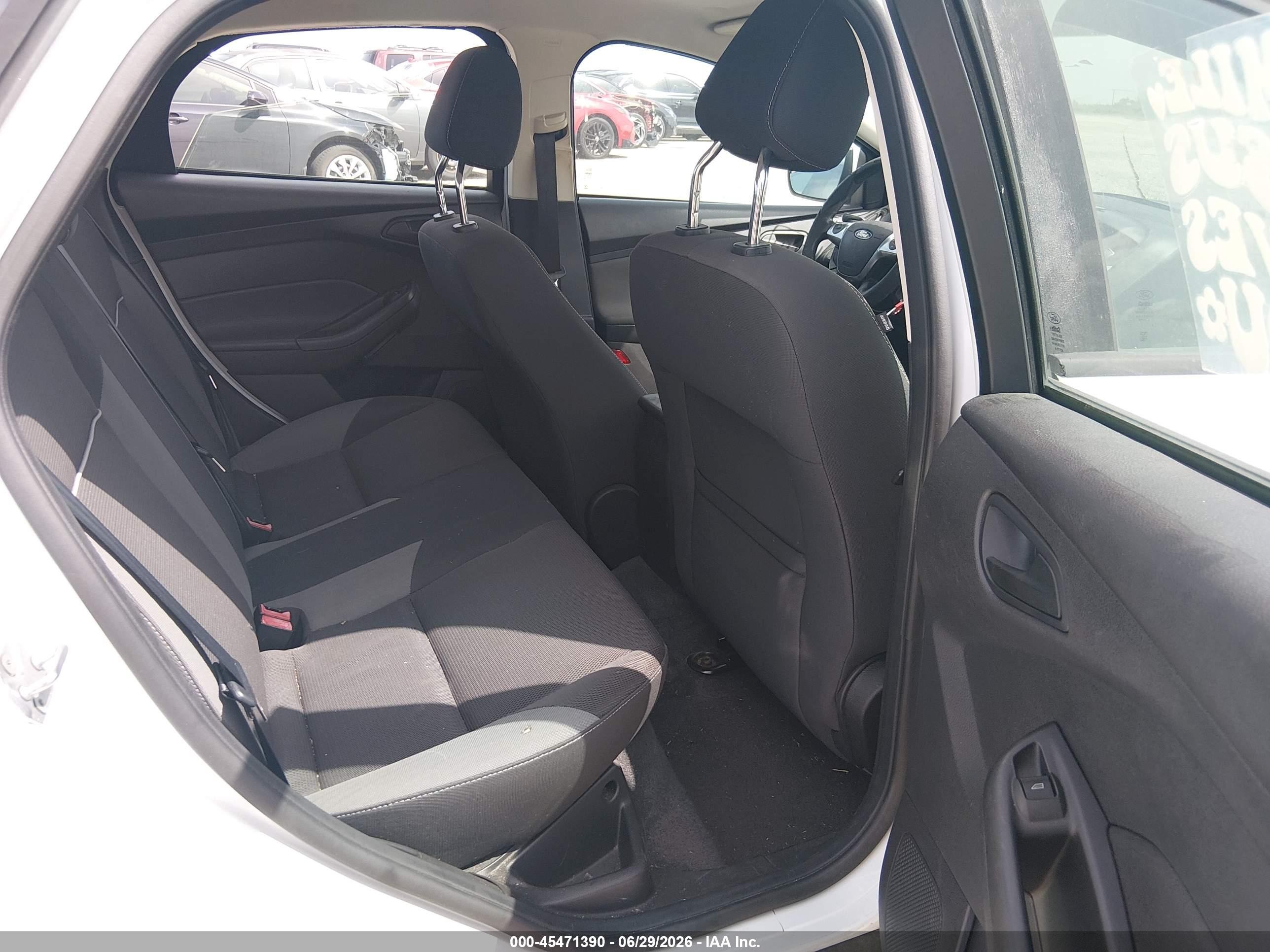 2012 Ford Focus Se Белый vin: 1FAHP3F23CL186506