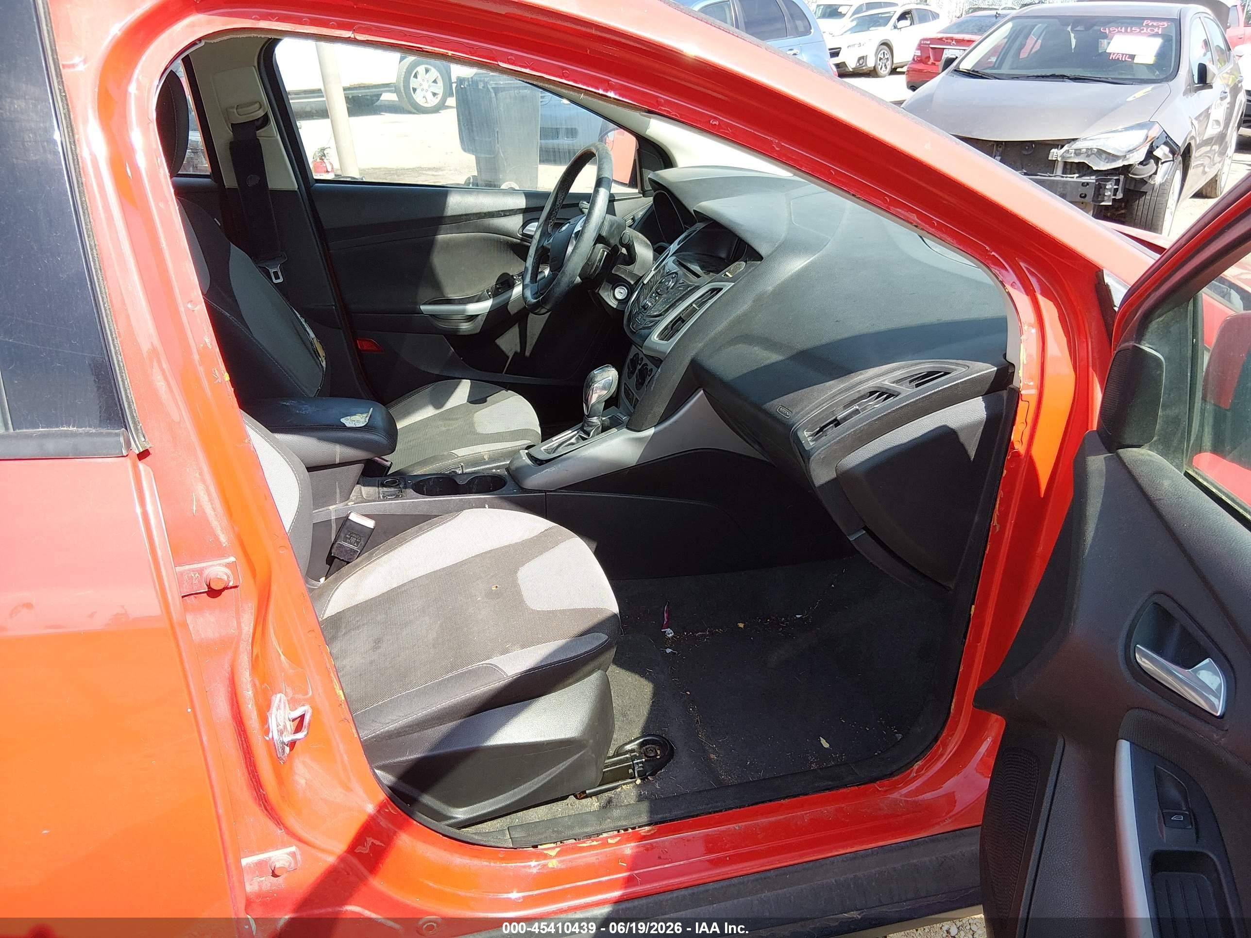 2012 Ford Focus Se Red vin: 1FAHP3F23CL236577