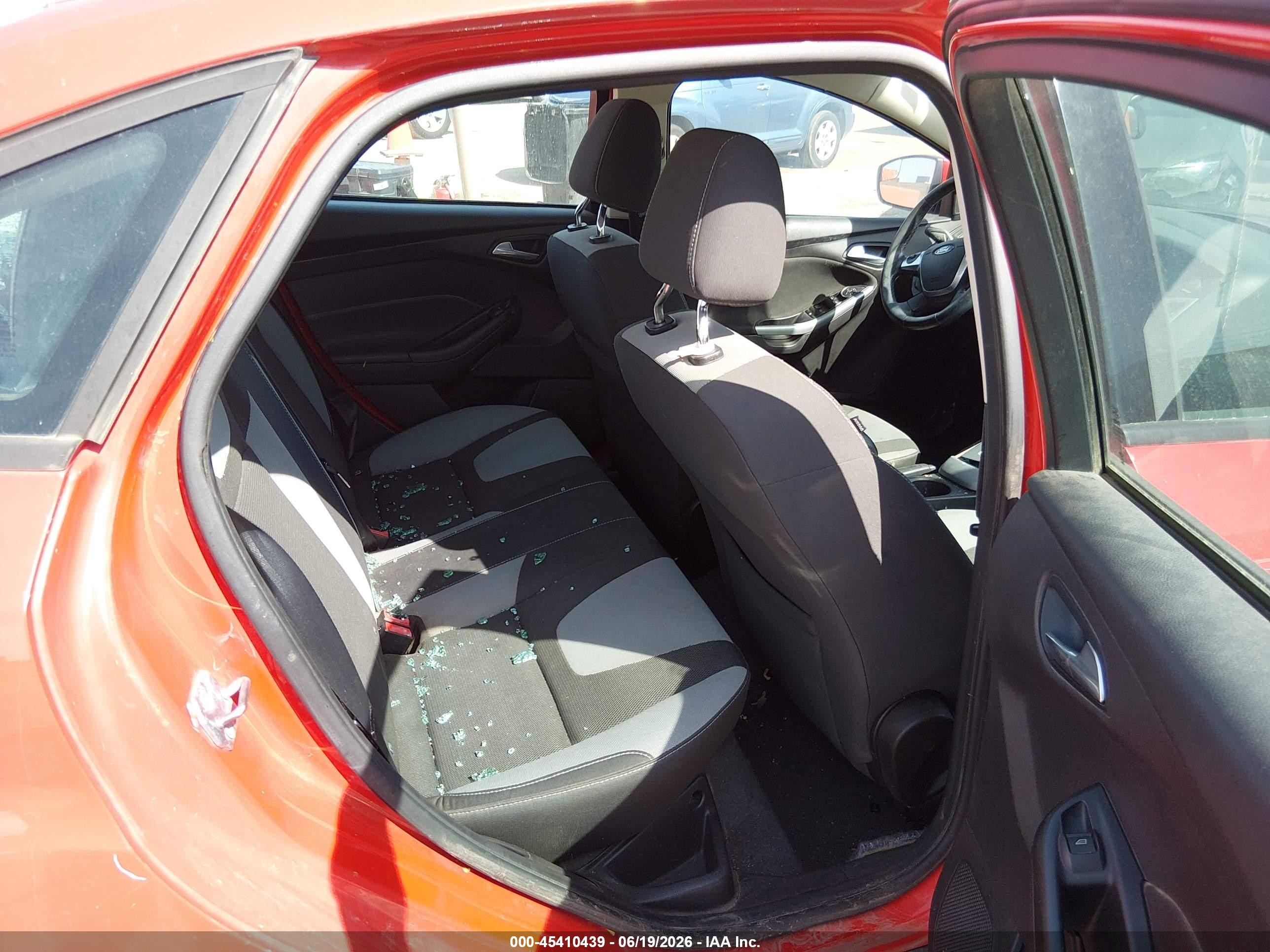 2012 Ford Focus Se Red vin: 1FAHP3F23CL236577