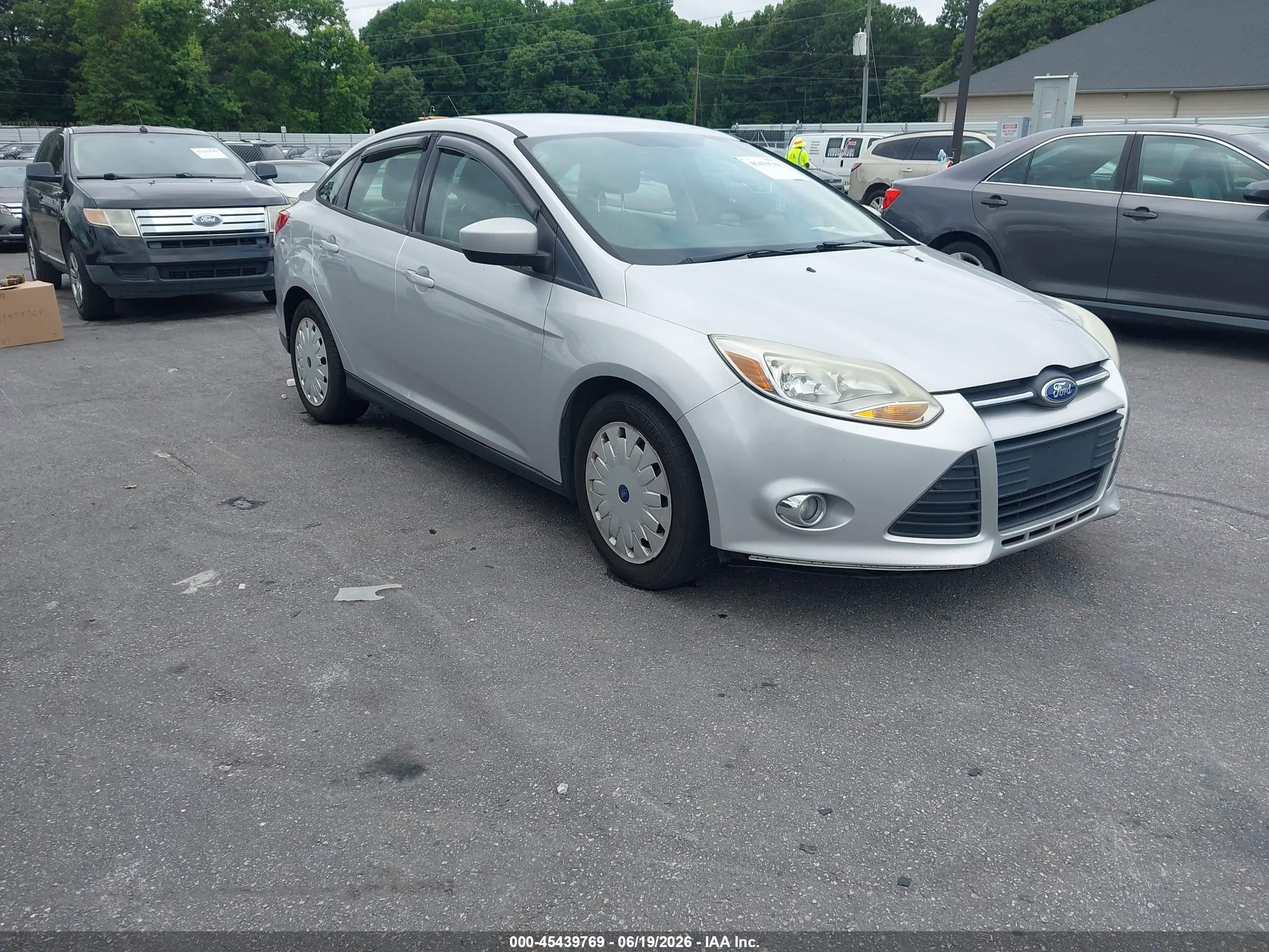 2012 Ford Focus Se Silver vin: 1FAHP3F23CL247224
