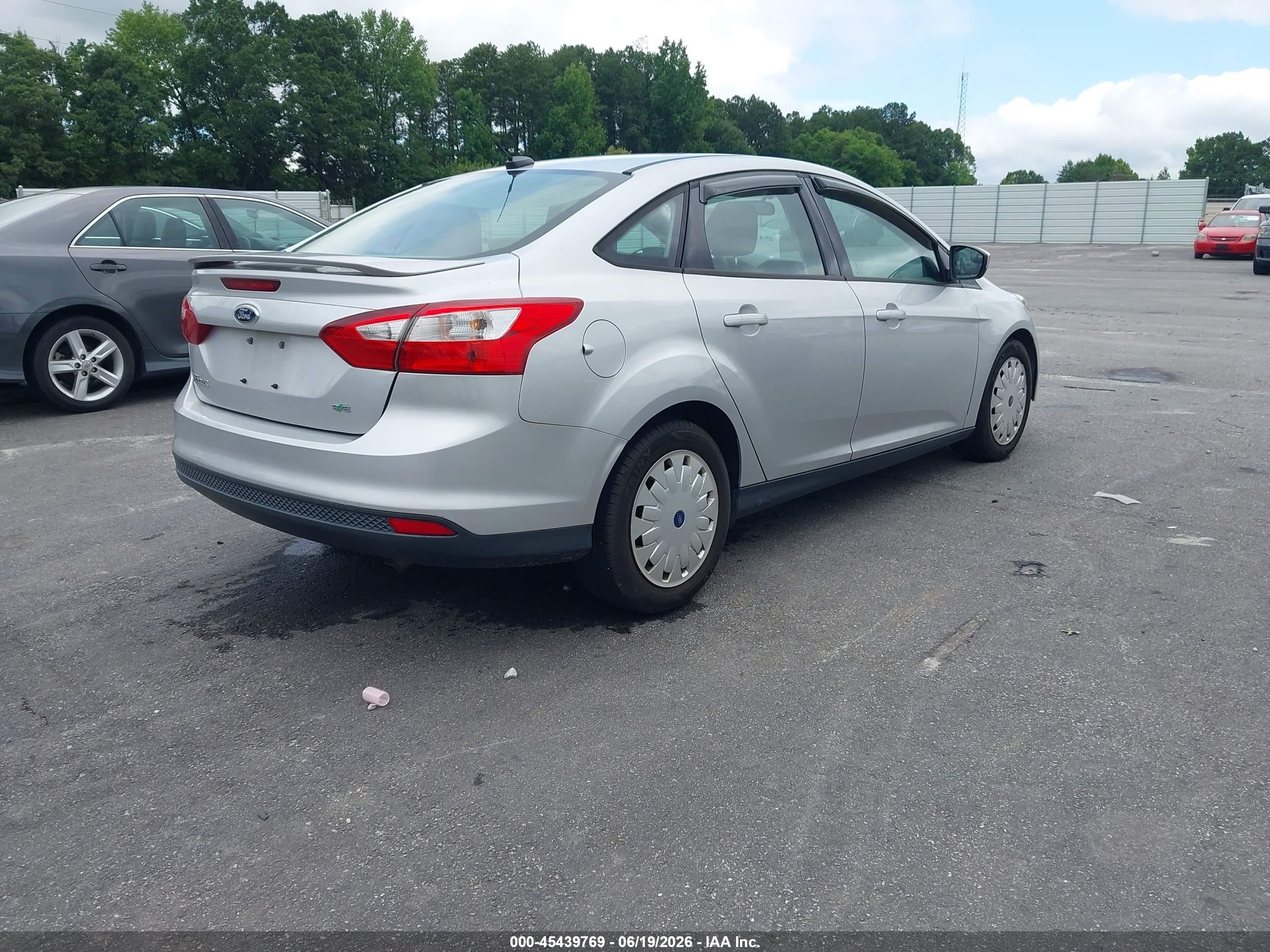 2012 Ford Focus Se Silver vin: 1FAHP3F23CL247224