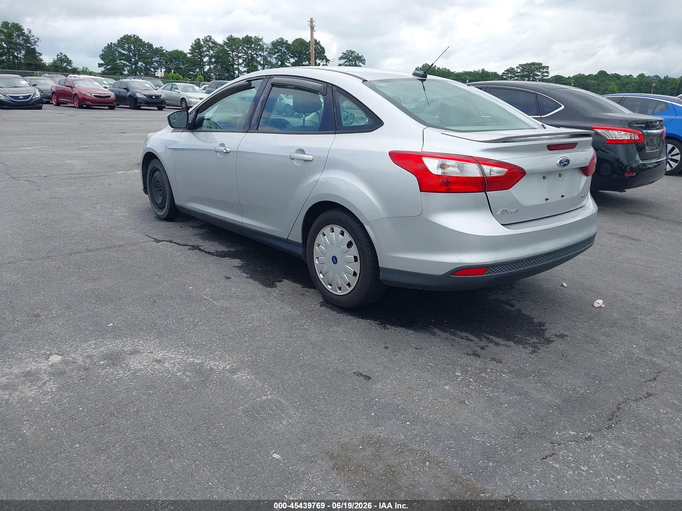 2012 Ford Focus Se Silver vin: 1FAHP3F23CL247224
