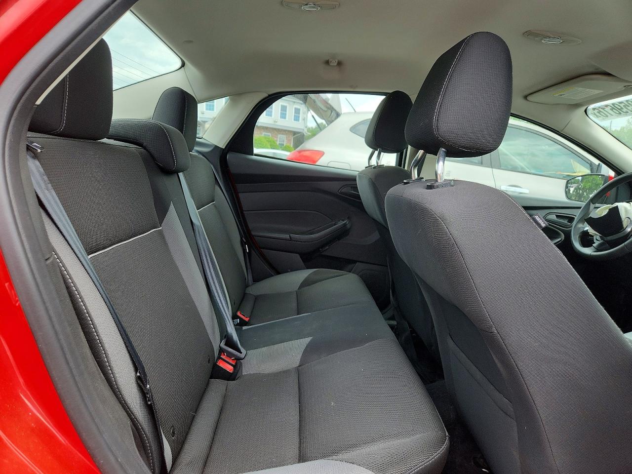 2012 Ford Focus Se Red vin: 1FAHP3F23CL286752