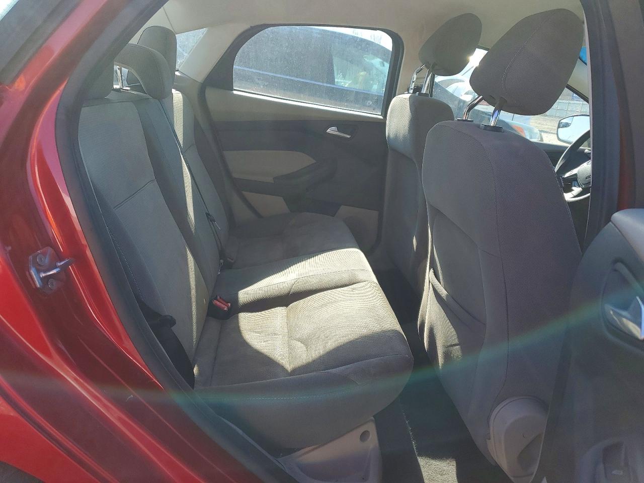 2012 Ford Focus Se Red vin: 1FAHP3F23CL380906