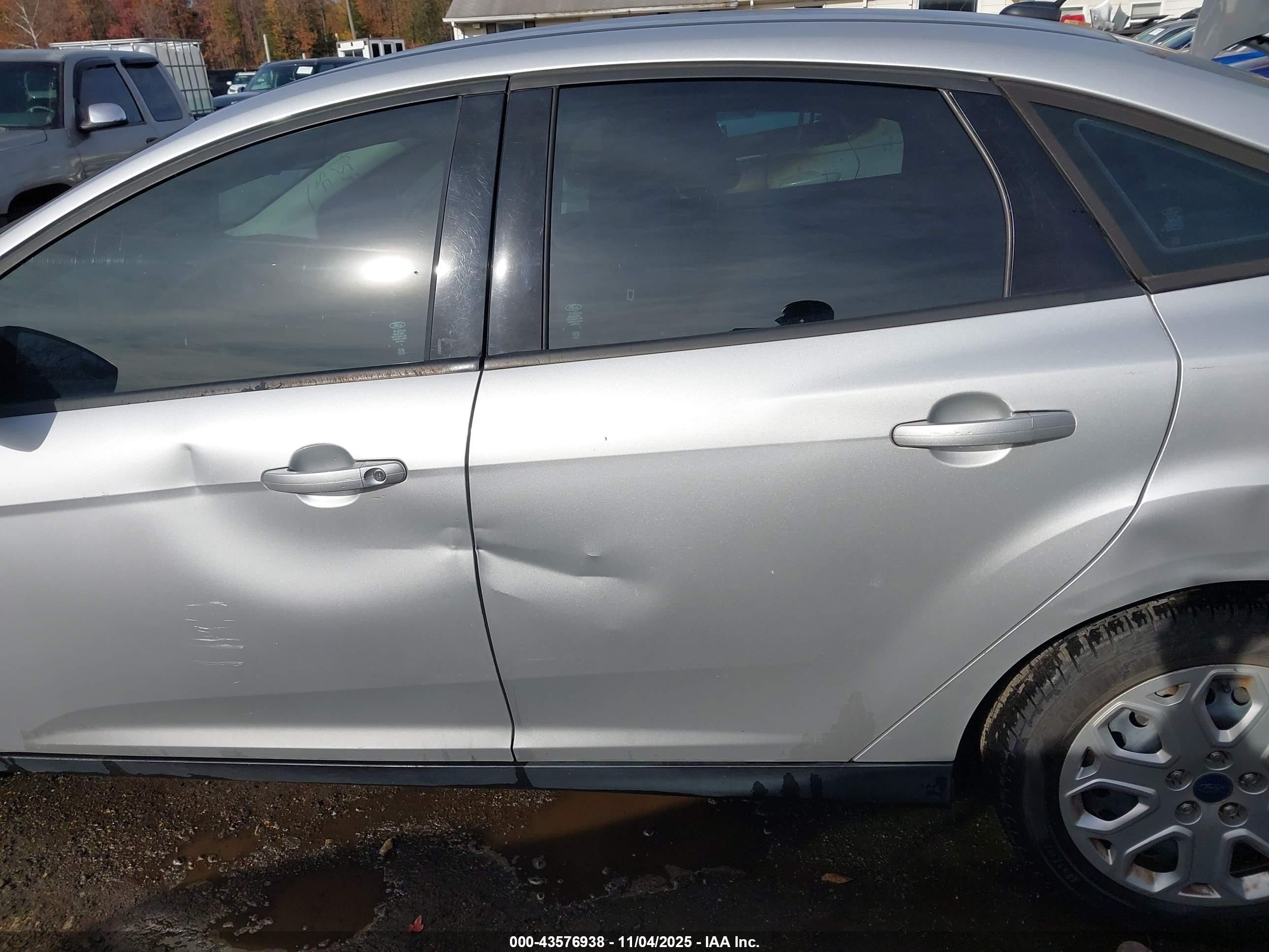 2012 Ford Focus Se Серебряный vin: 1FAHP3F23CL427321