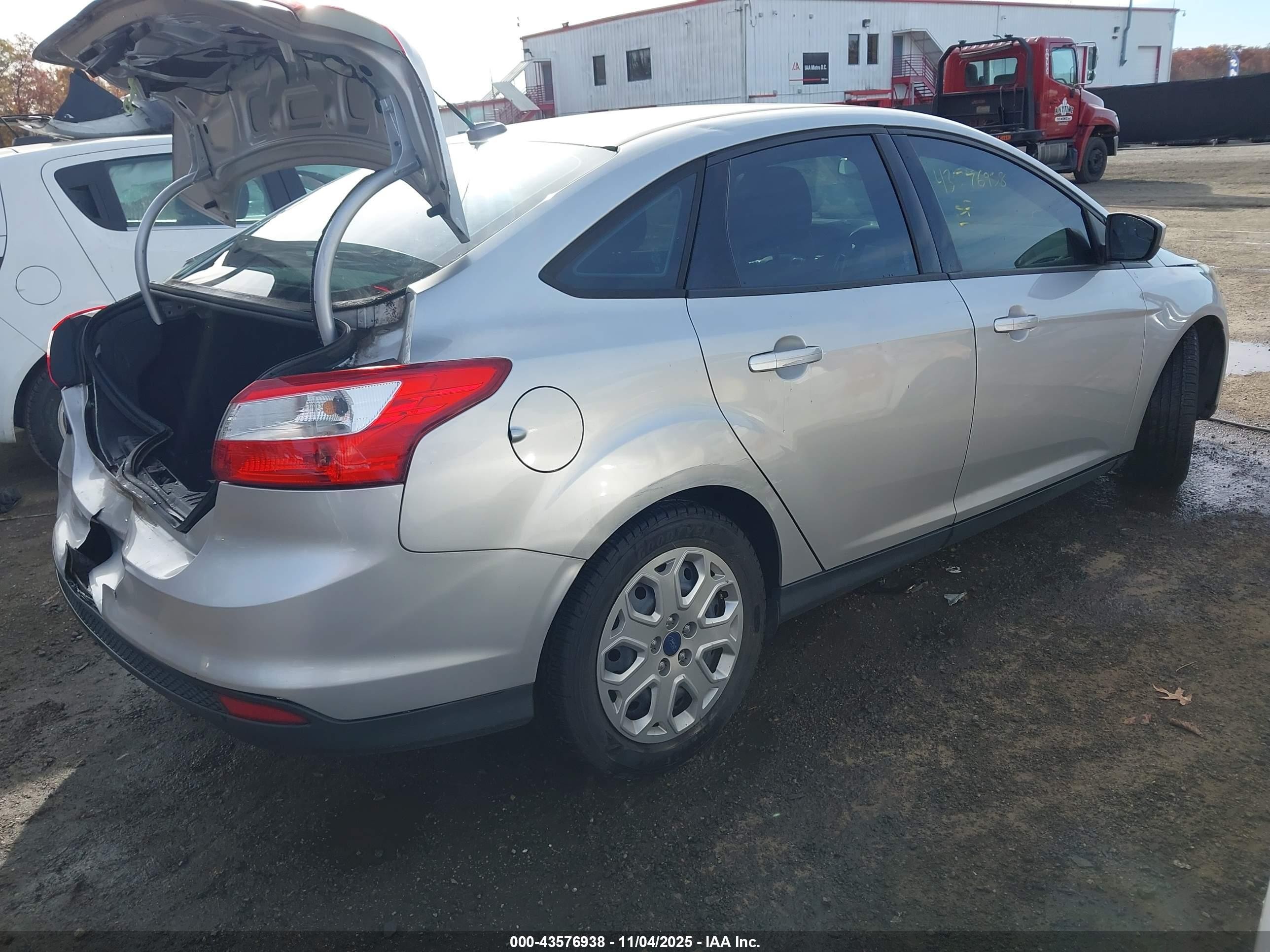 2012 Ford Focus Se Серебряный vin: 1FAHP3F23CL427321