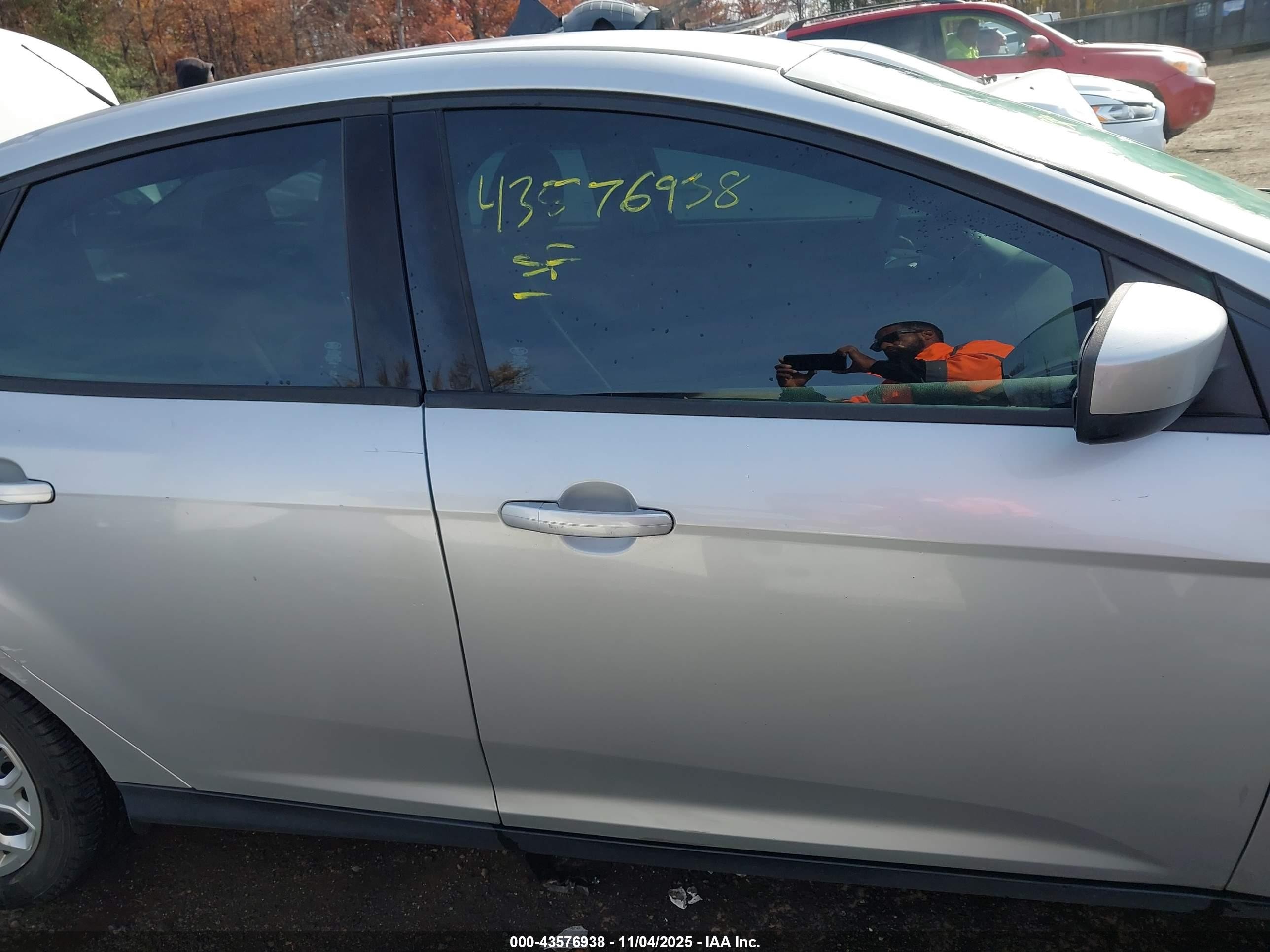 2012 Ford Focus Se Серебряный vin: 1FAHP3F23CL427321