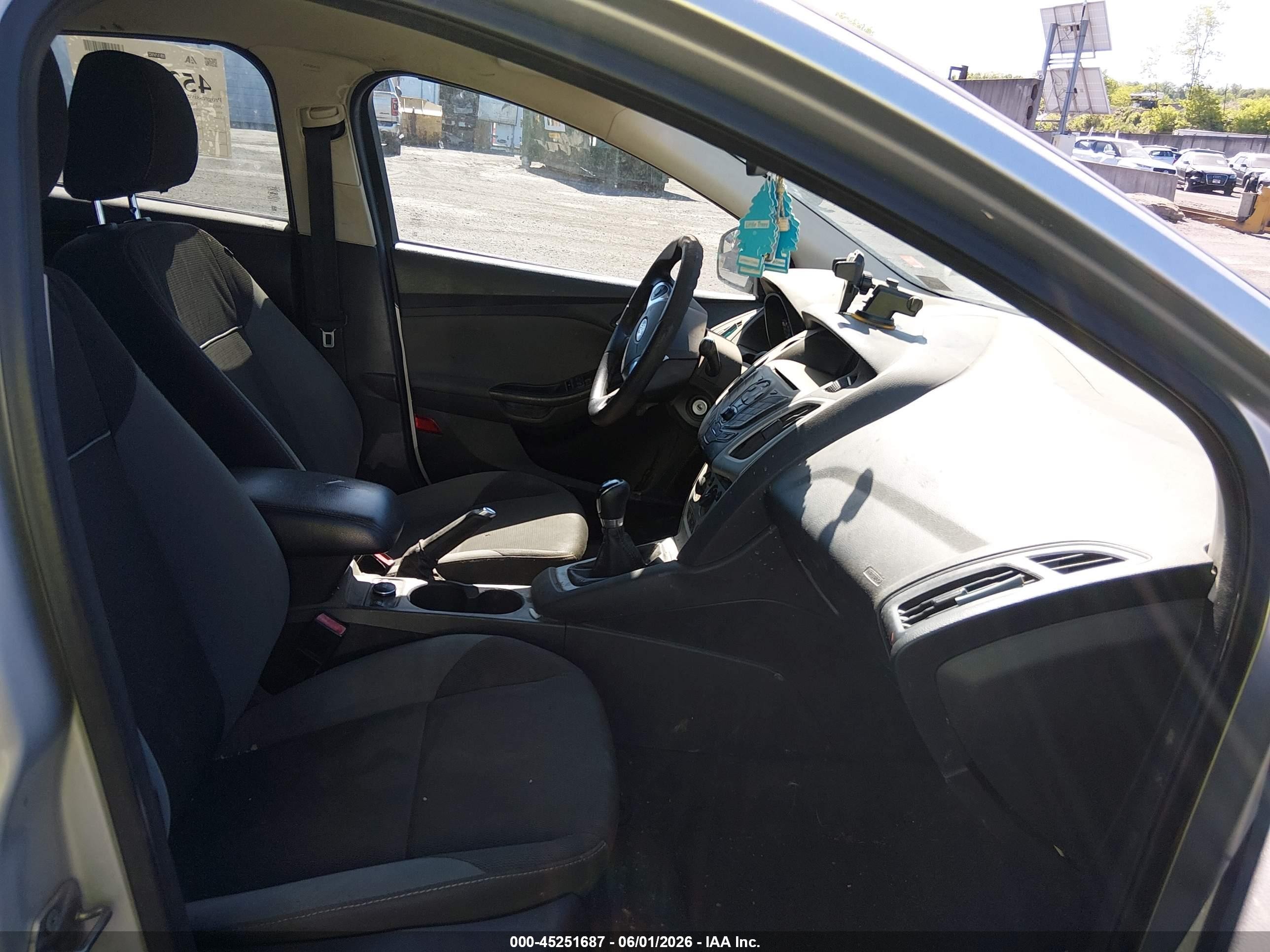 2012 Ford Focus Se Silver vin: 1FAHP3F23CL434107