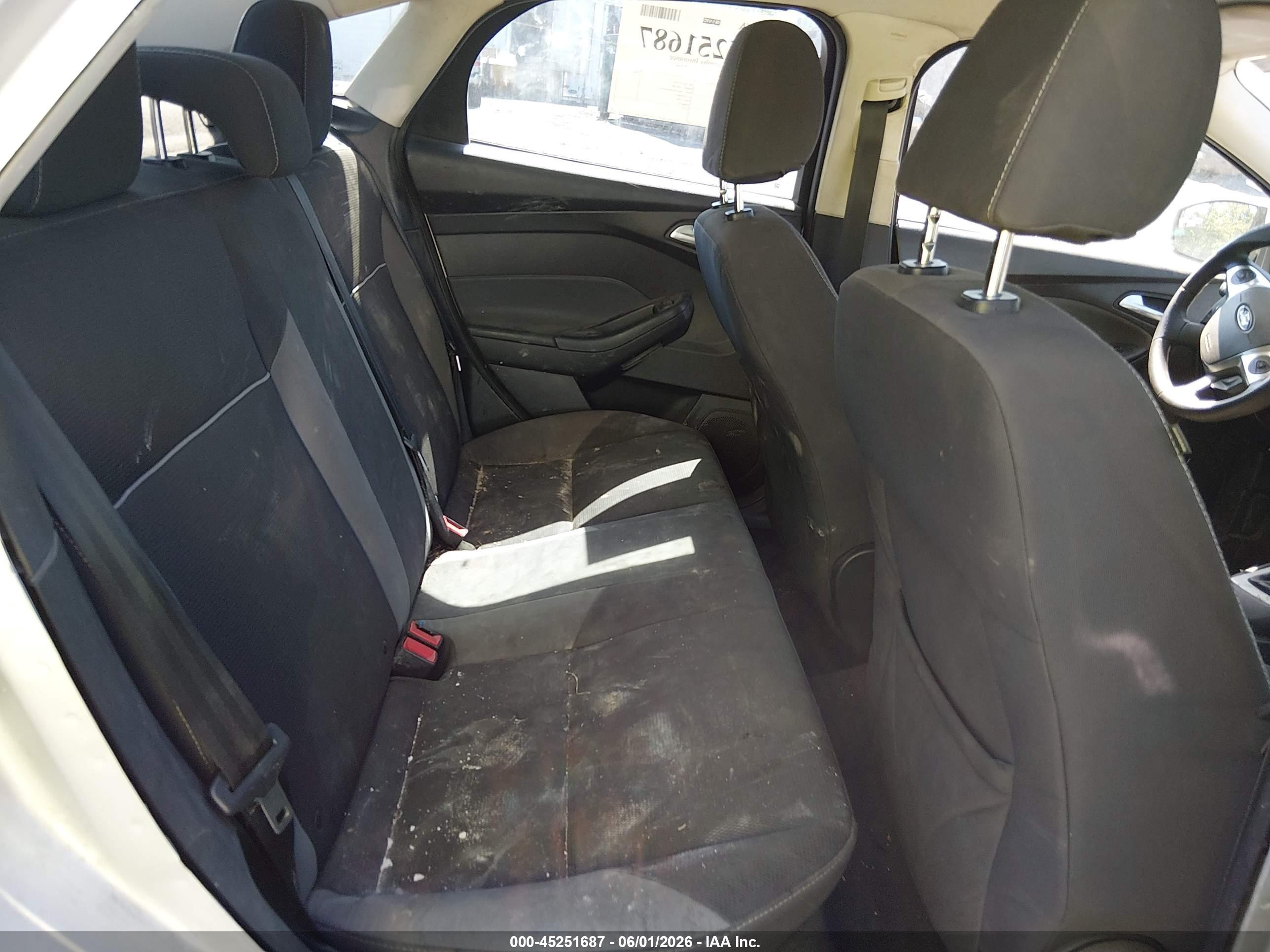 2012 Ford Focus Se Silver vin: 1FAHP3F23CL434107