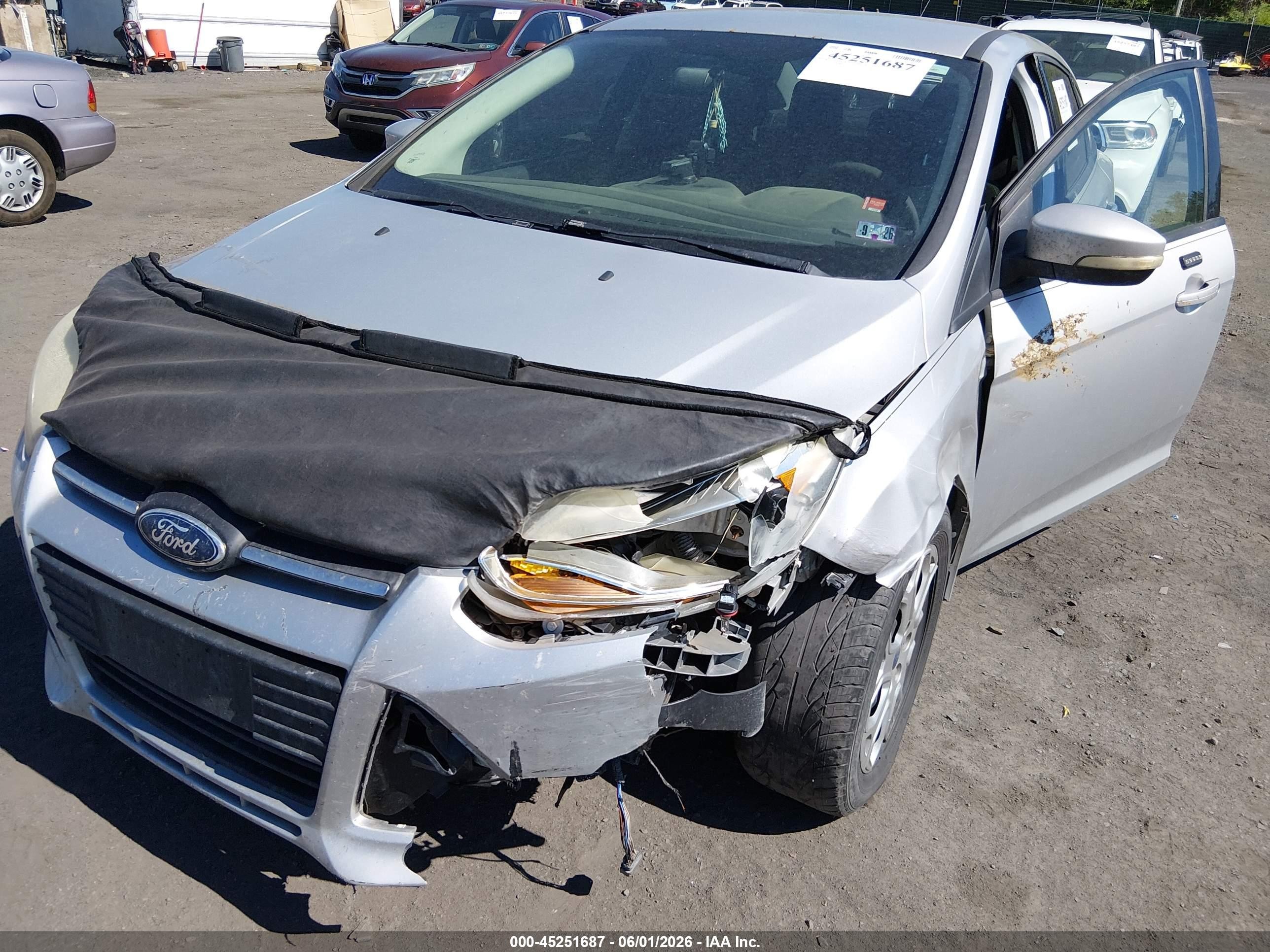 2012 Ford Focus Se Silver vin: 1FAHP3F23CL434107