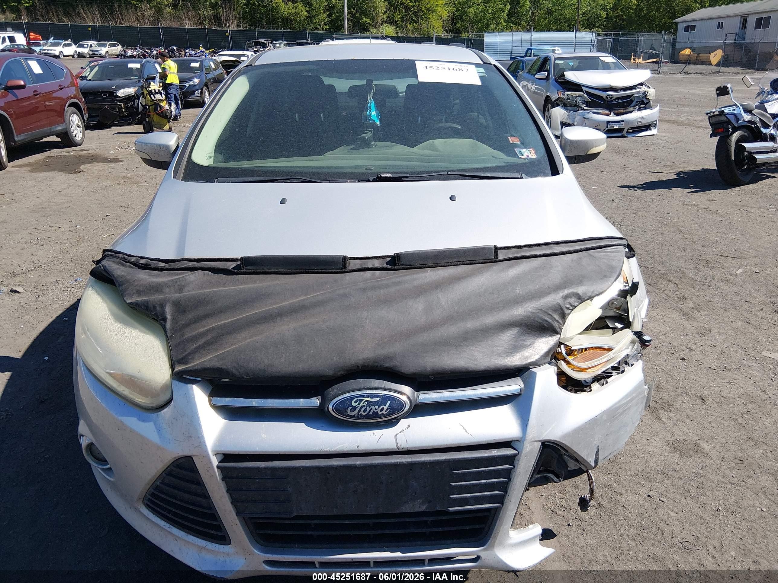 2012 Ford Focus Se Silver vin: 1FAHP3F23CL434107