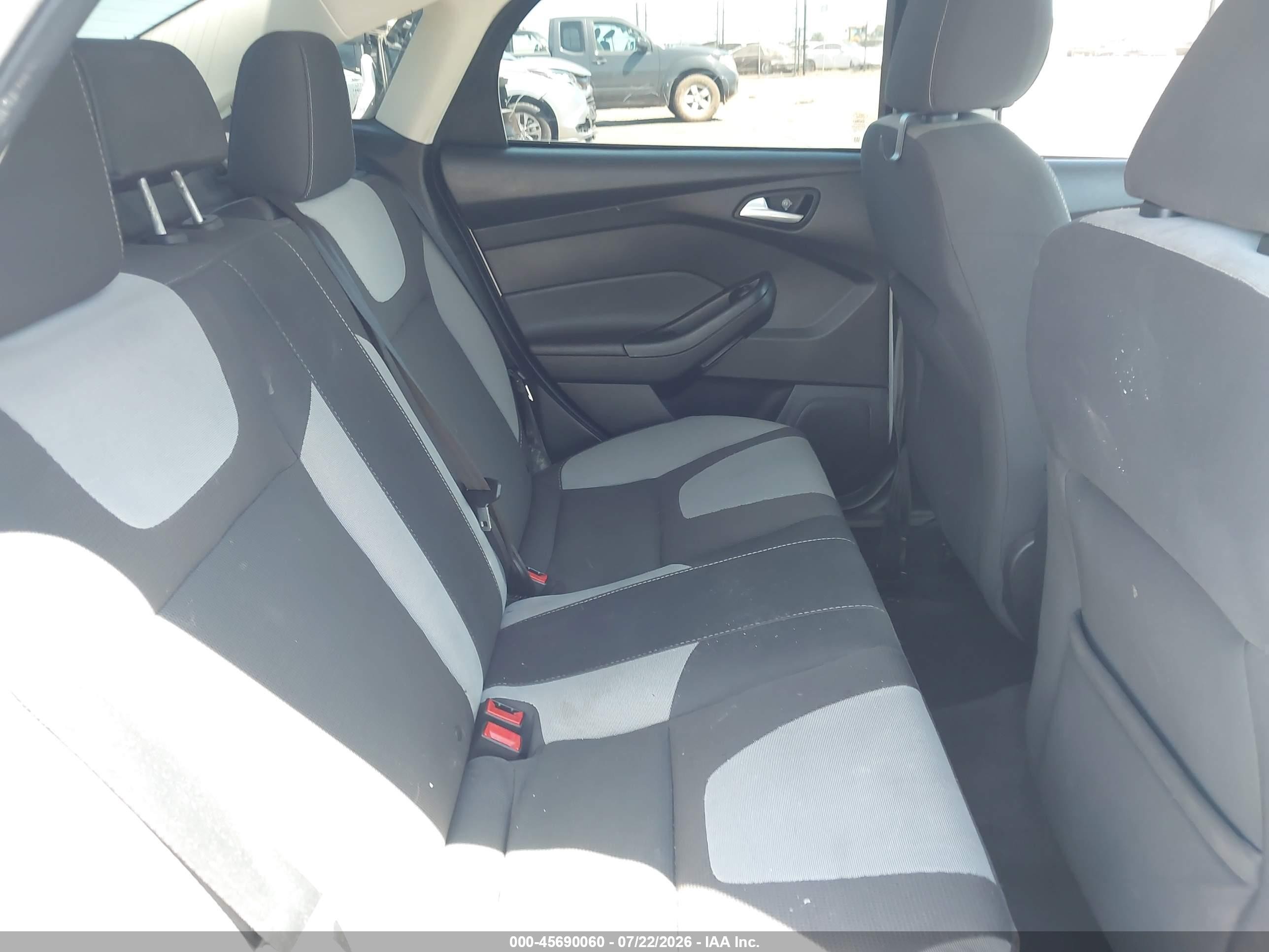 2012 Ford Focus Se Серебряный vin: 1FAHP3F23CL452848