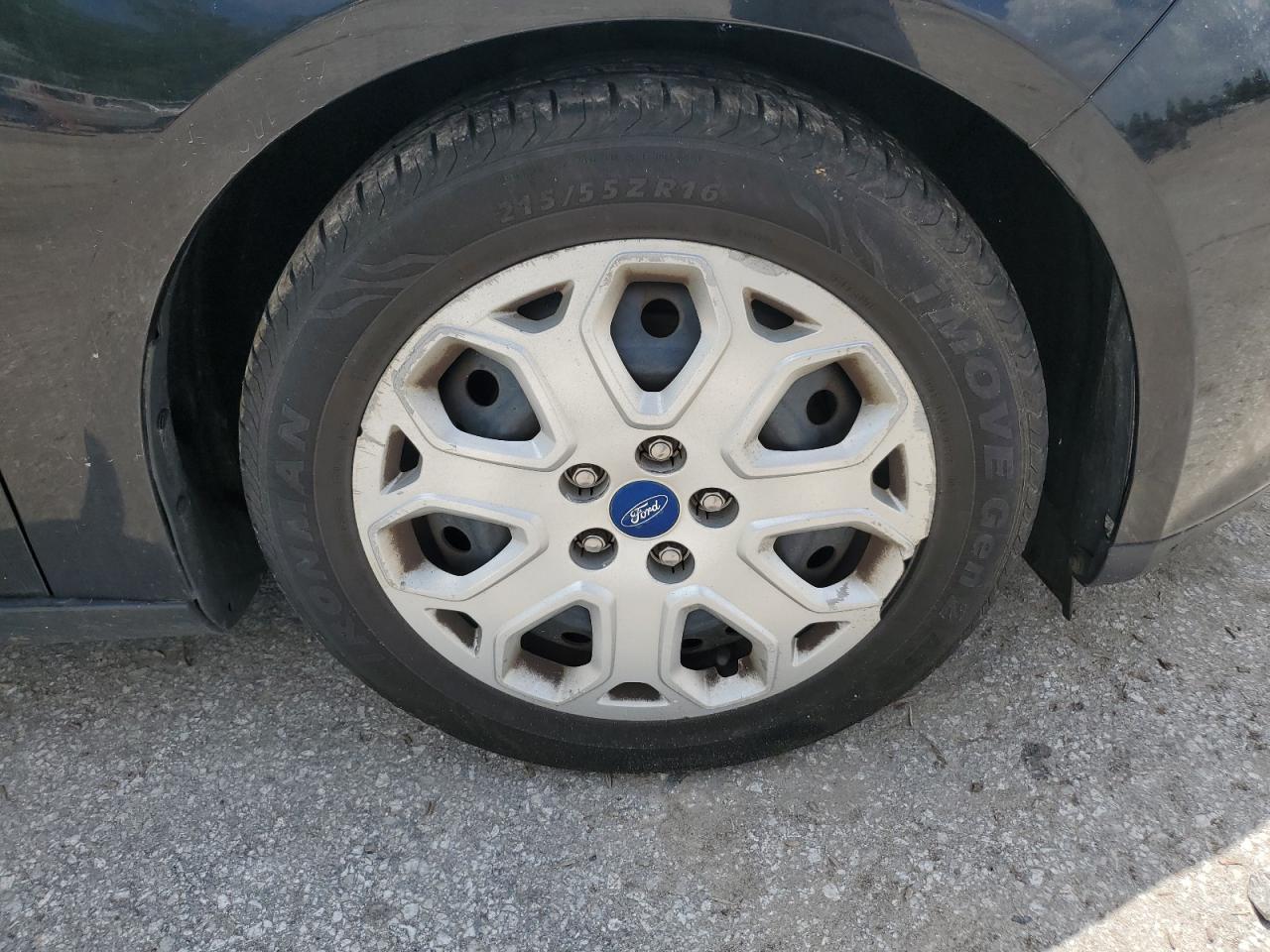 2012 Ford Focus Se Black vin: 1FAHP3F24CL127870 Damage: Right Front Wheel Cover, Broken, Replacement Required