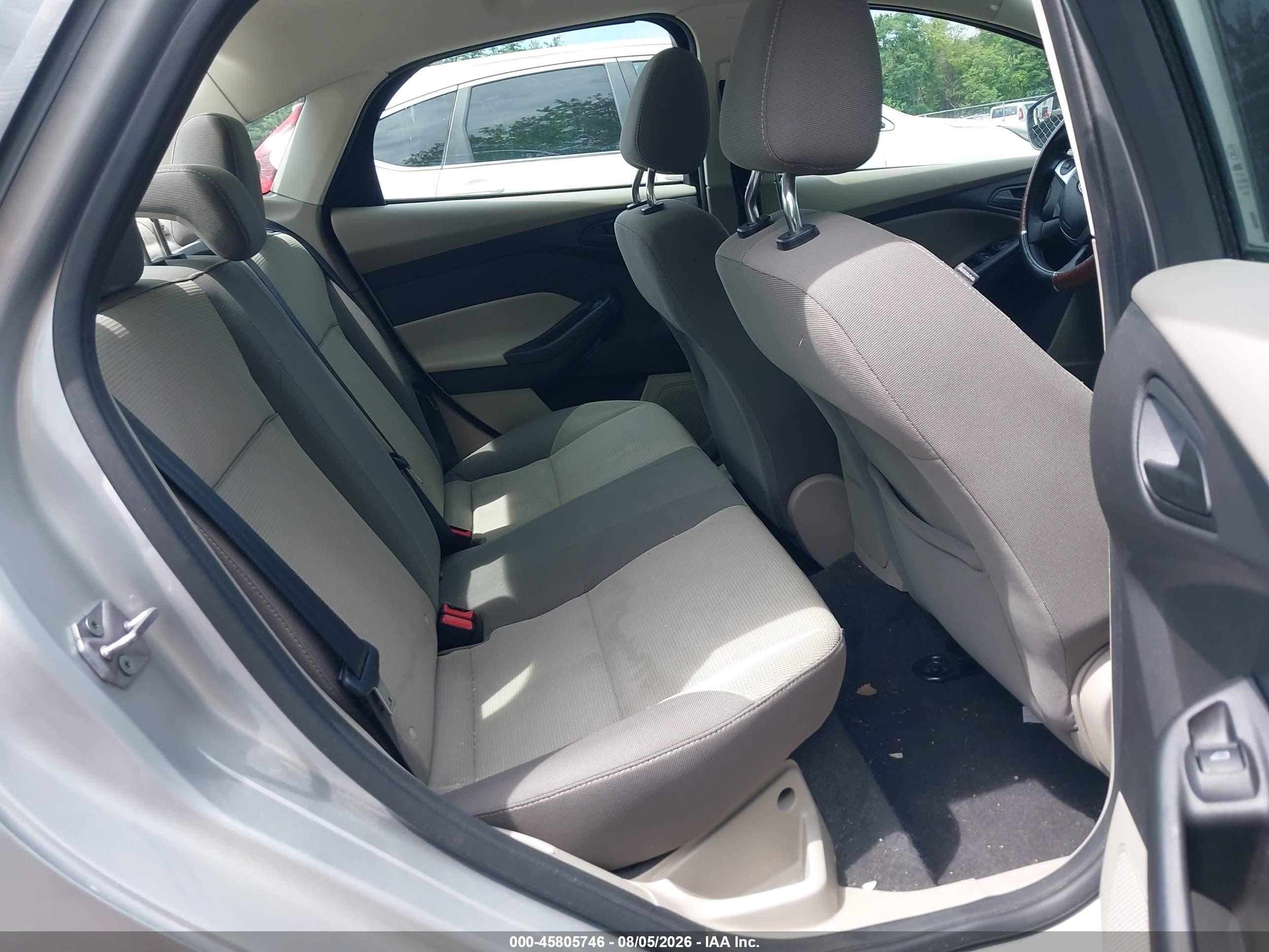 2012 Ford Focus Se Silver vin: 1FAHP3F24CL177989