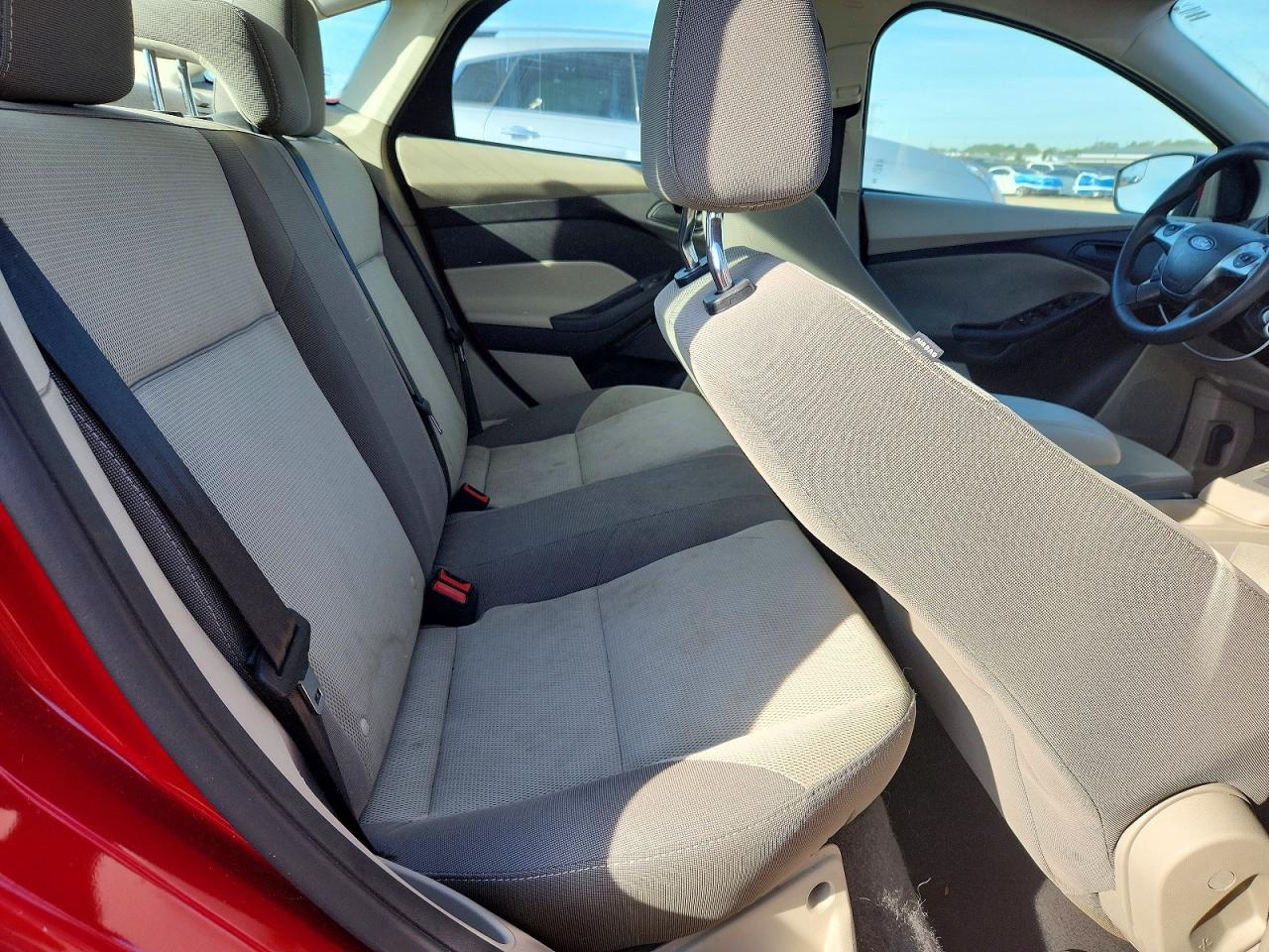 2012 Ford Focus Se Red vin: 1FAHP3F24CL276683