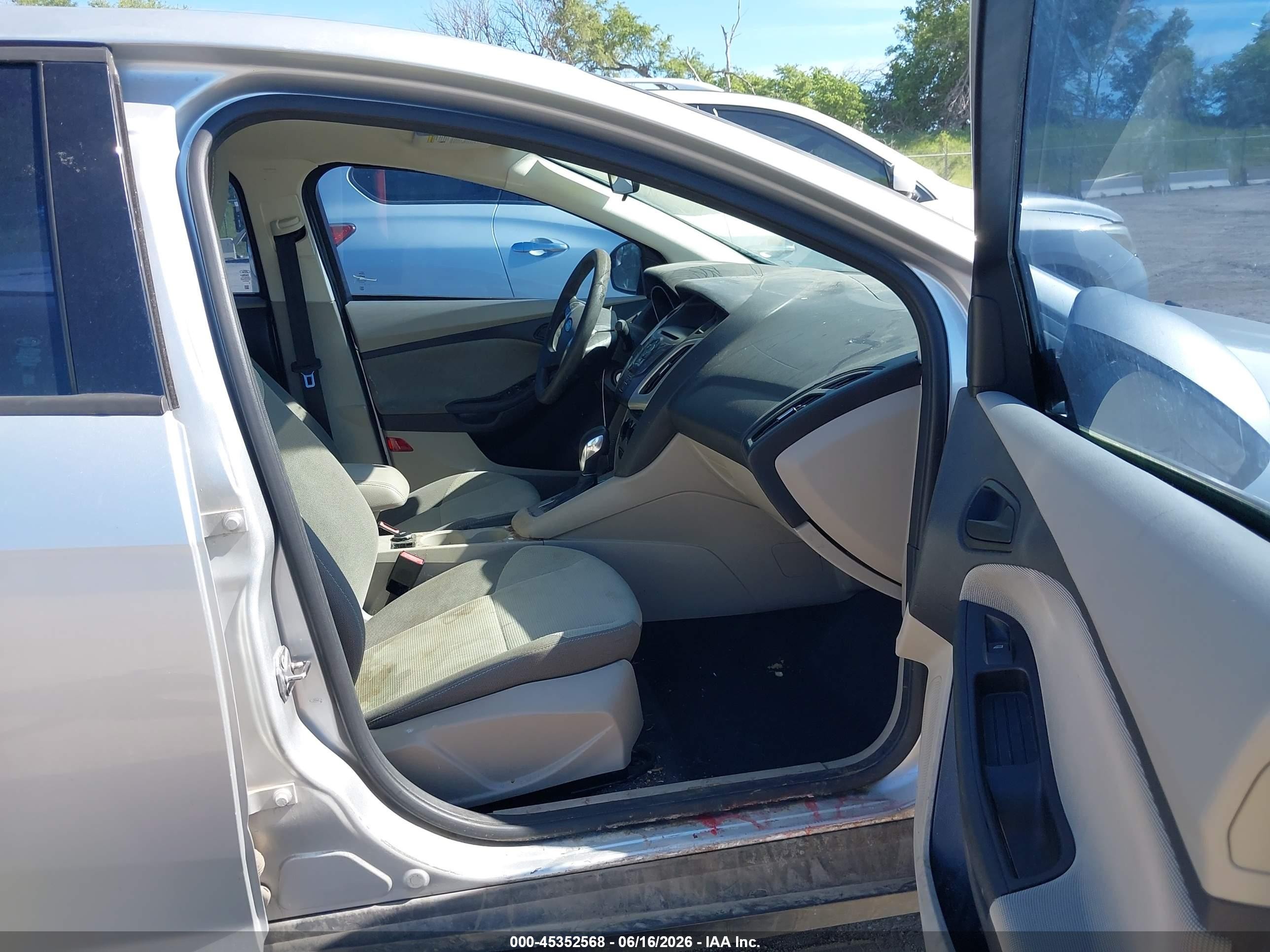 2012 Ford Focus Se Gray vin: 1FAHP3F24CL371065
