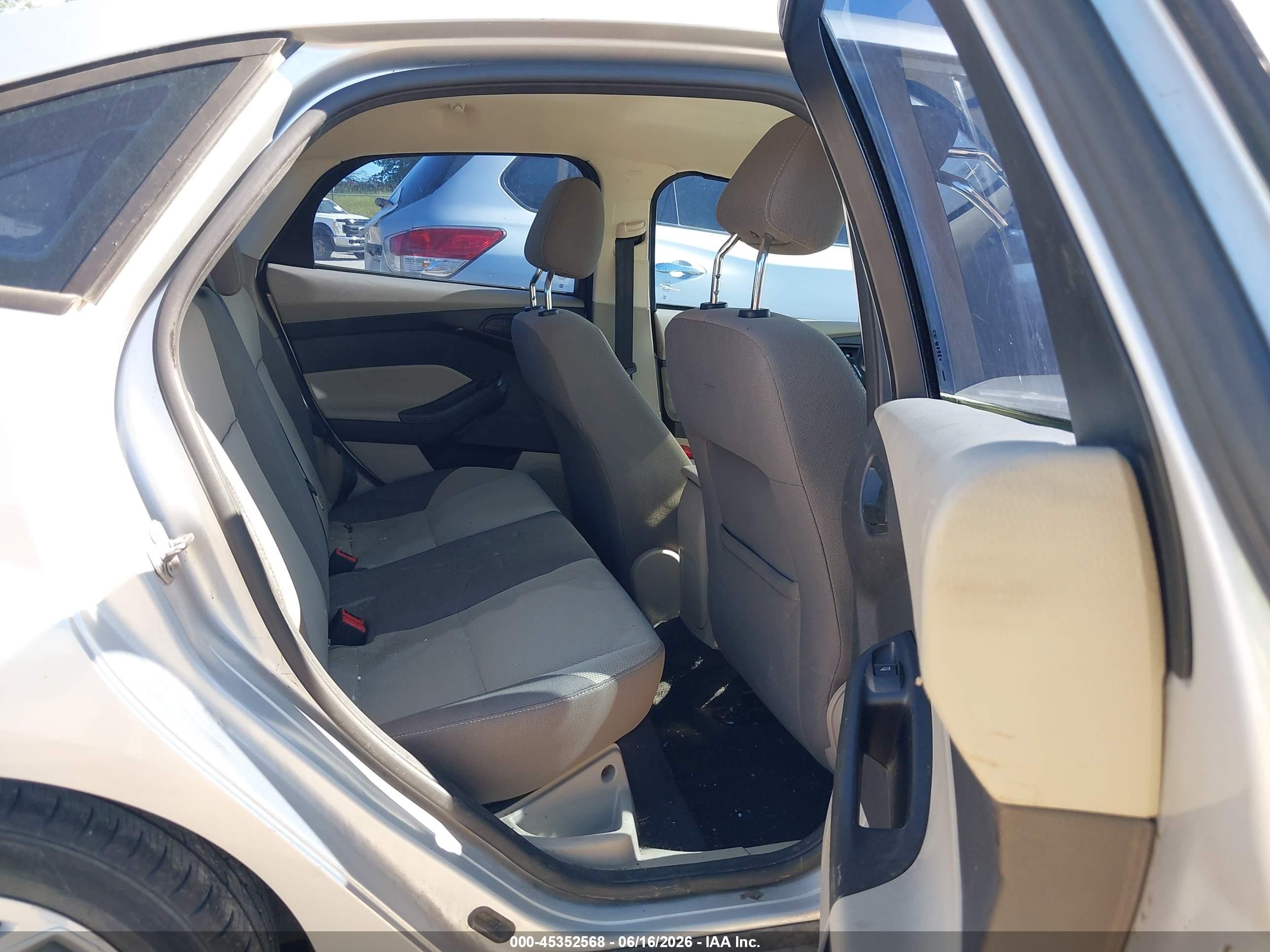 2012 Ford Focus Se Gray vin: 1FAHP3F24CL371065