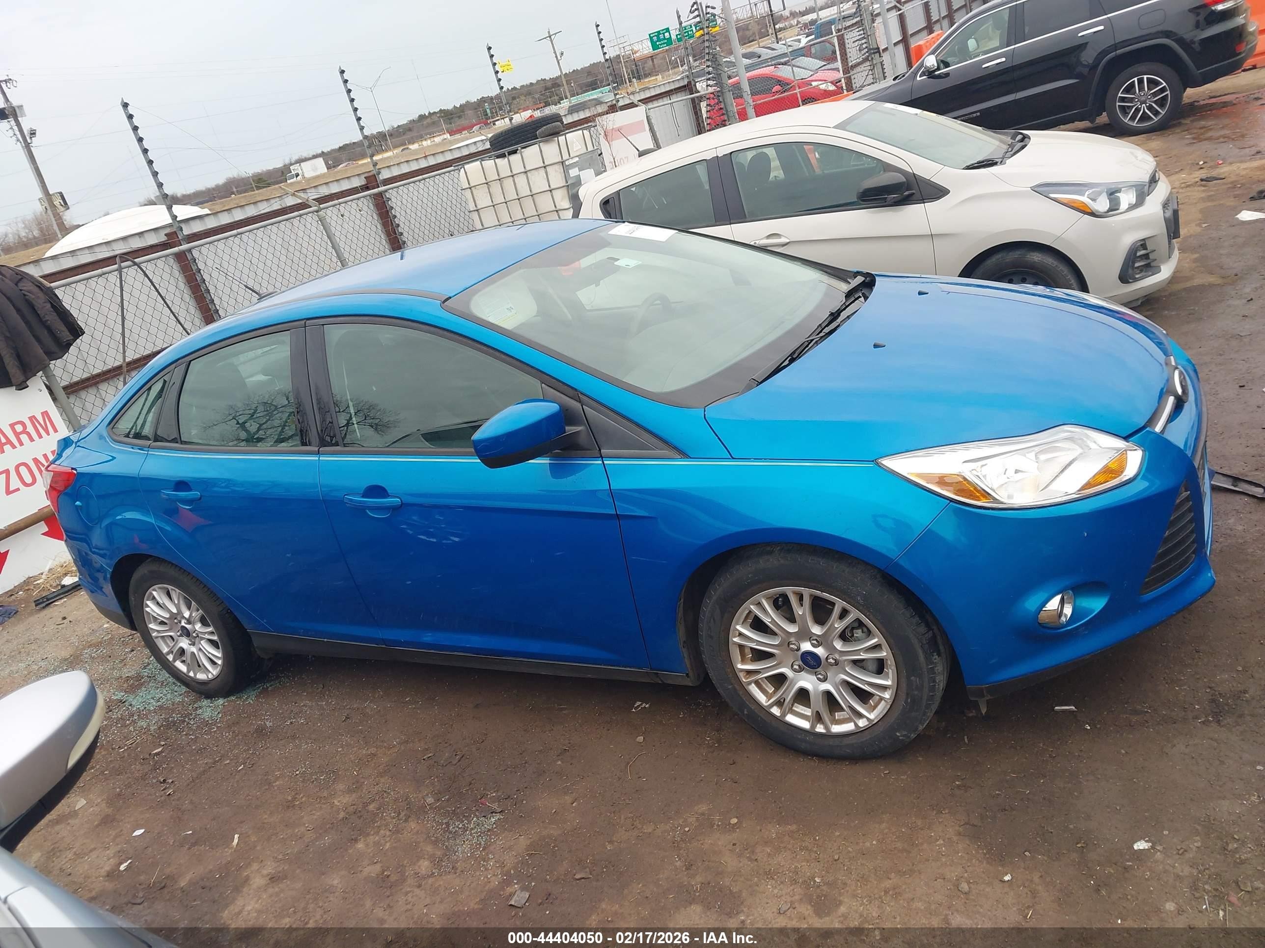 2012 Ford Focus Se Blue vin: 1FAHP3F24CL372975