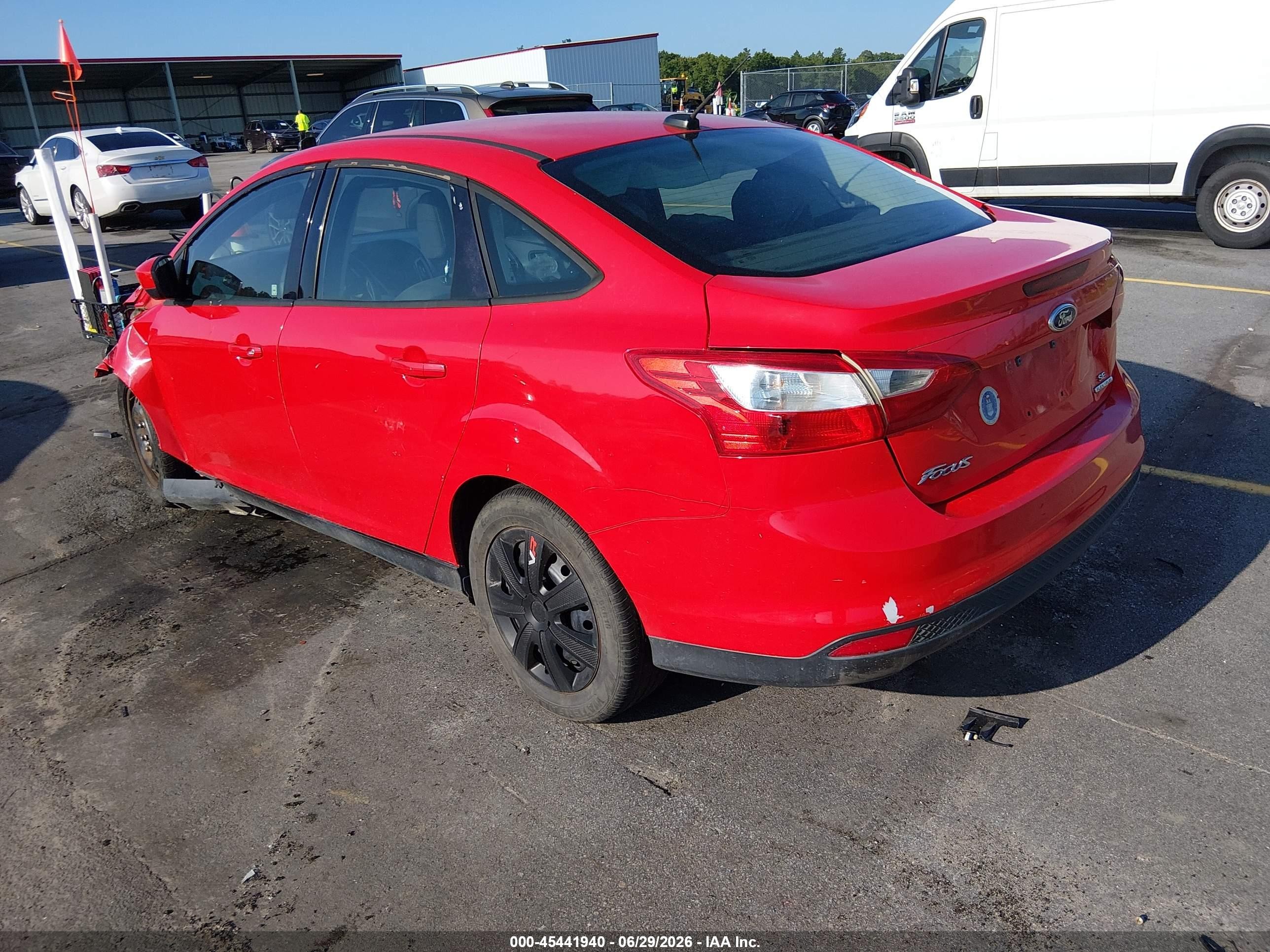 2012 Ford Focus Se Красный vin: 1FAHP3F24CL381353