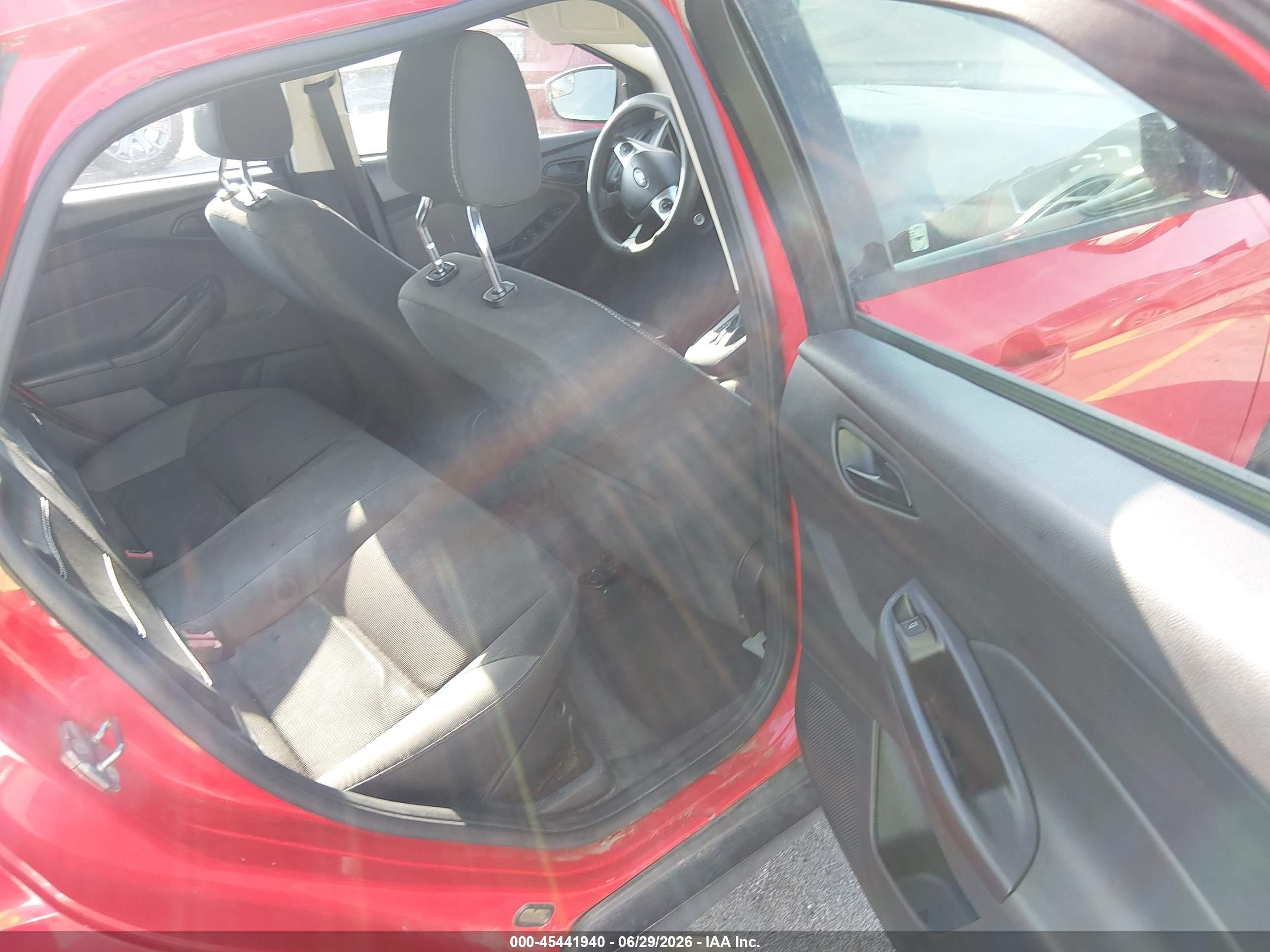 2012 Ford Focus Se Красный vin: 1FAHP3F24CL381353