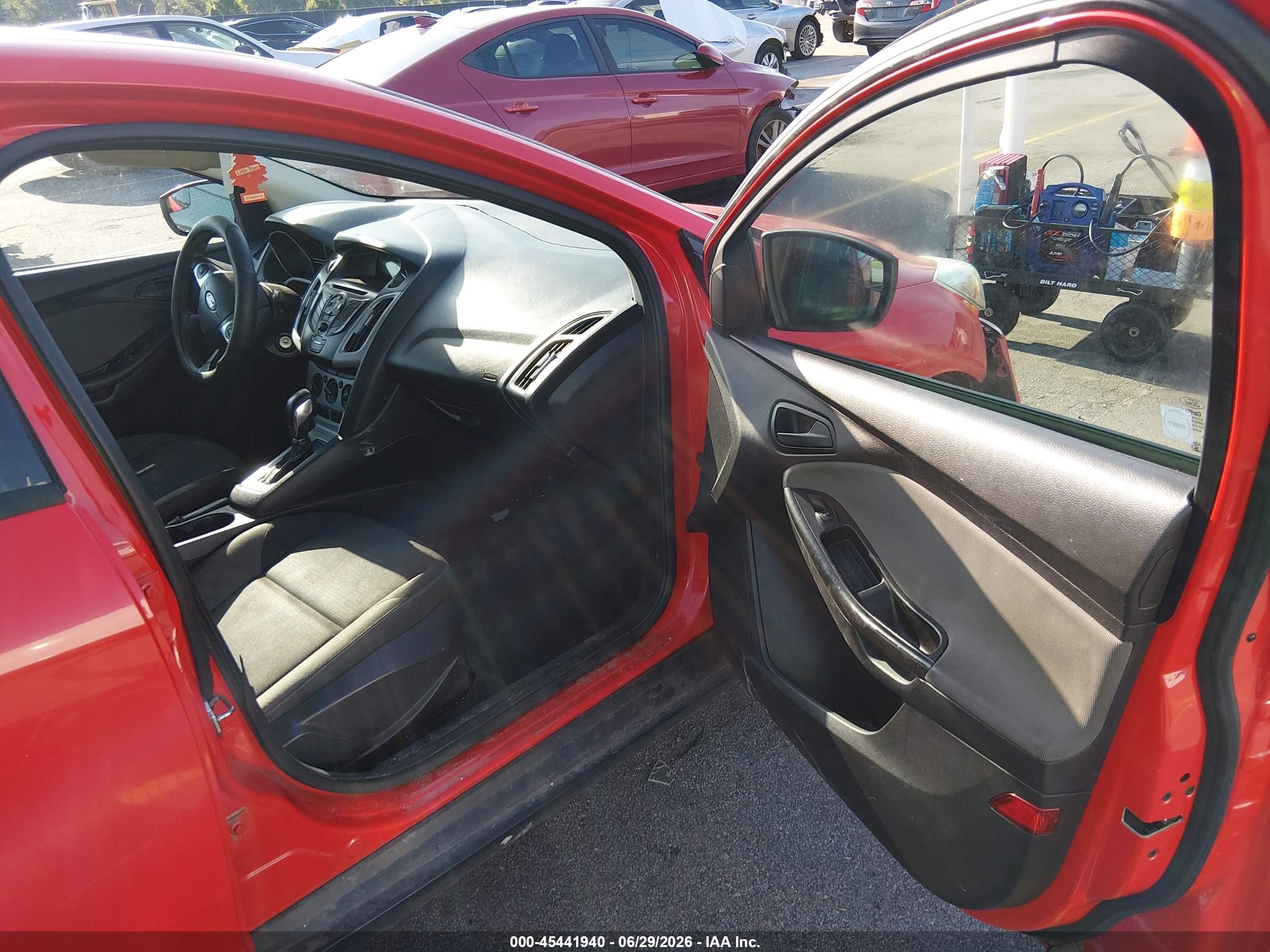 2012 Ford Focus Se Красный vin: 1FAHP3F24CL381353
