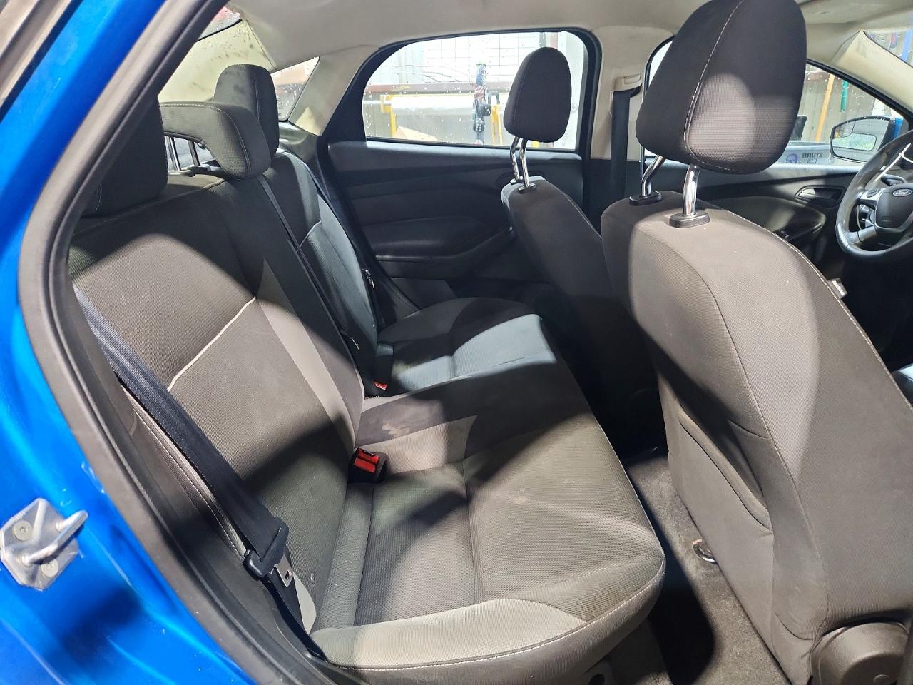 2012 Ford Focus Se Синий vin: 1FAHP3F25CL119812