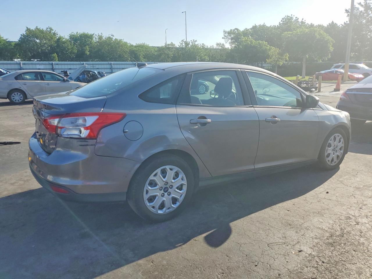 2012 Ford Focus Se Silver vin: 1FAHP3F25CL179752