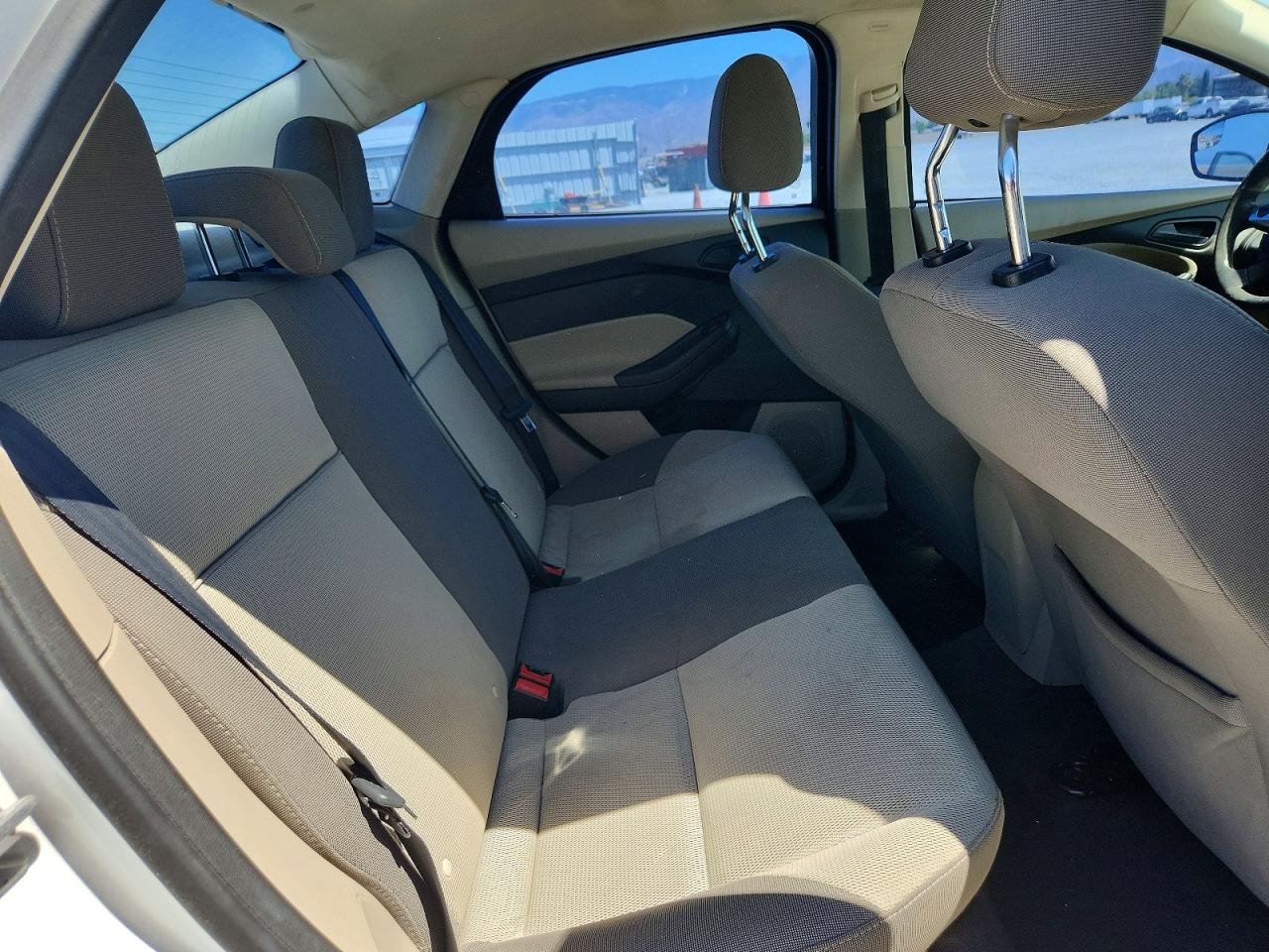 2012 Ford Focus Se White vin: 1FAHP3F25CL196809