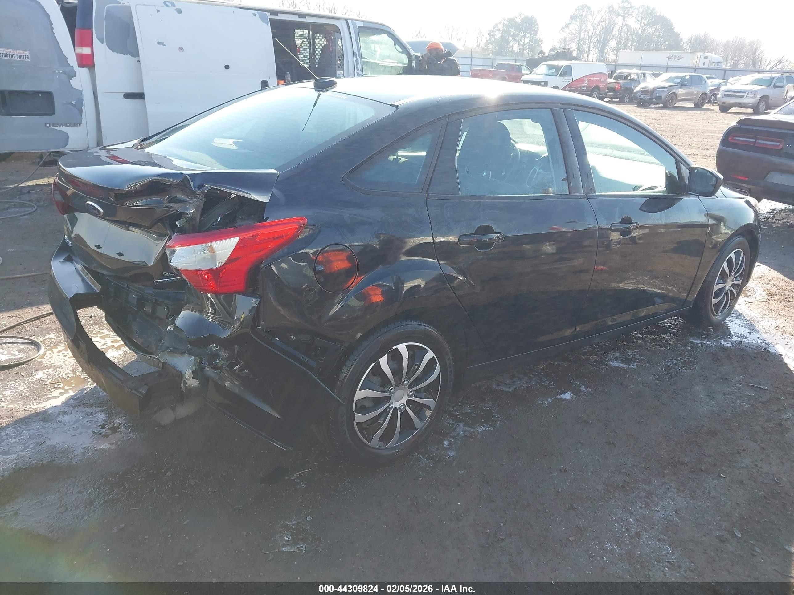 2012 Ford Focus Se Черный vin: 1FAHP3F25CL405305