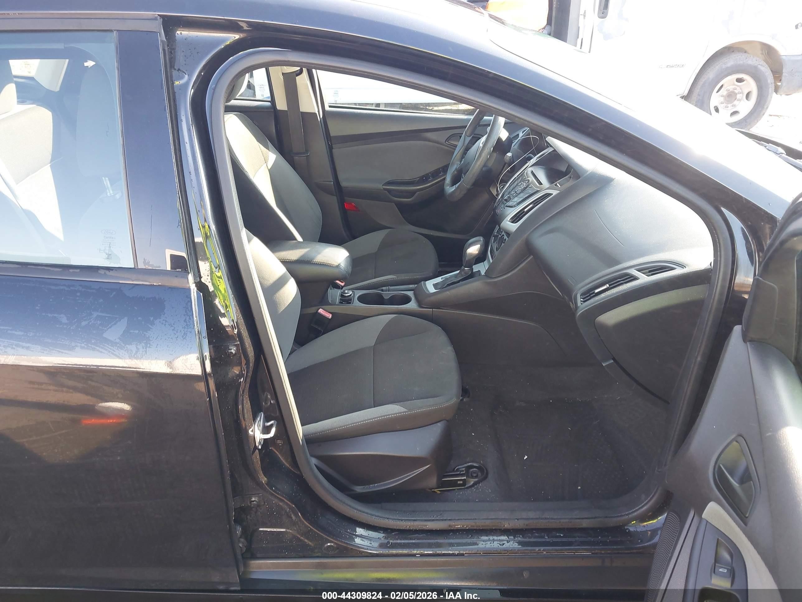2012 Ford Focus Se Черный vin: 1FAHP3F25CL405305