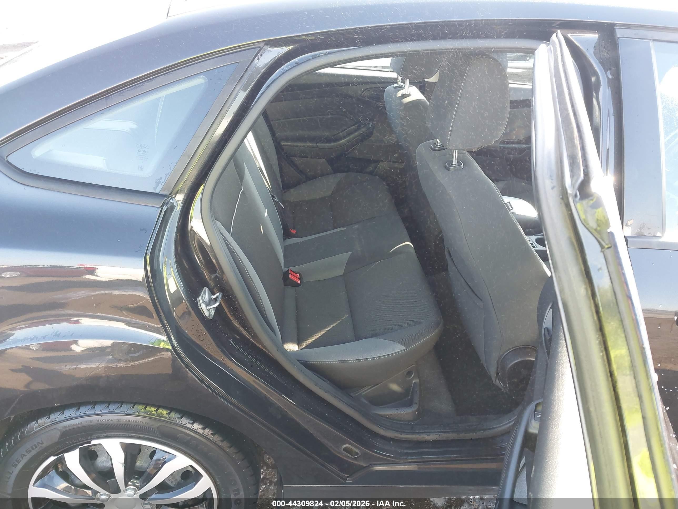 2012 Ford Focus Se Черный vin: 1FAHP3F25CL405305