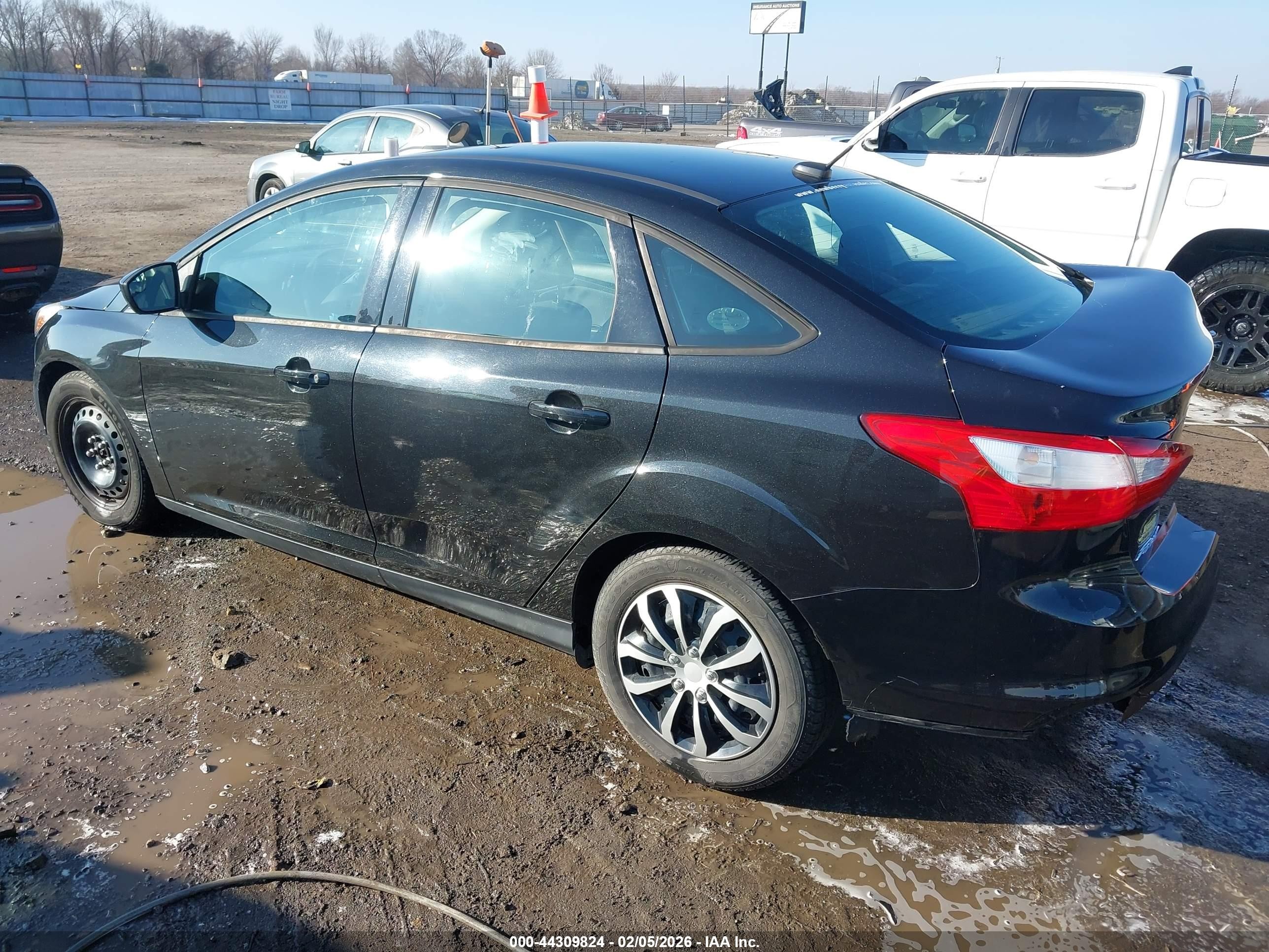 2012 Ford Focus Se Черный vin: 1FAHP3F25CL405305