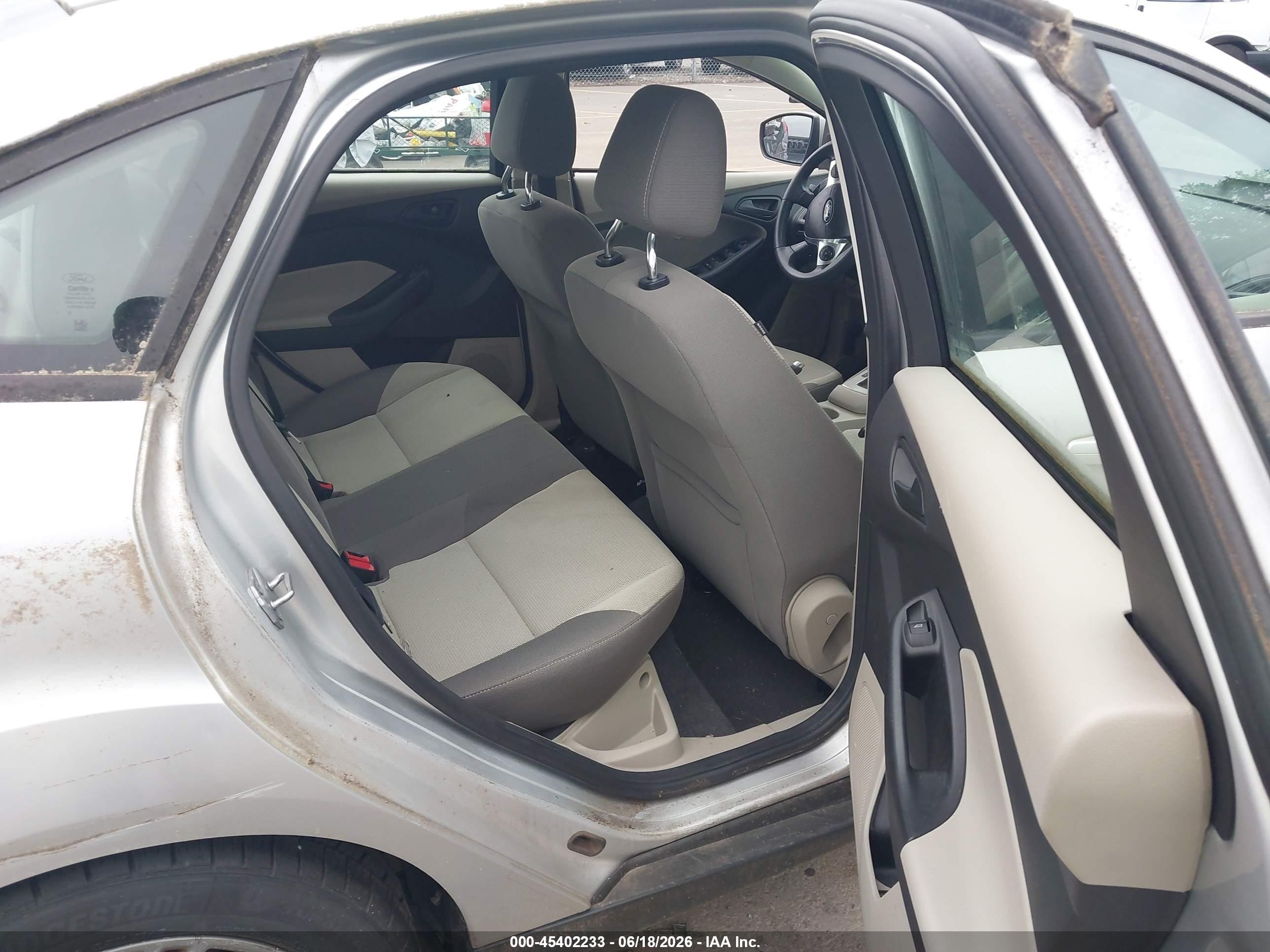 2012 Ford Focus Se Silver vin: 1FAHP3F26CL121228