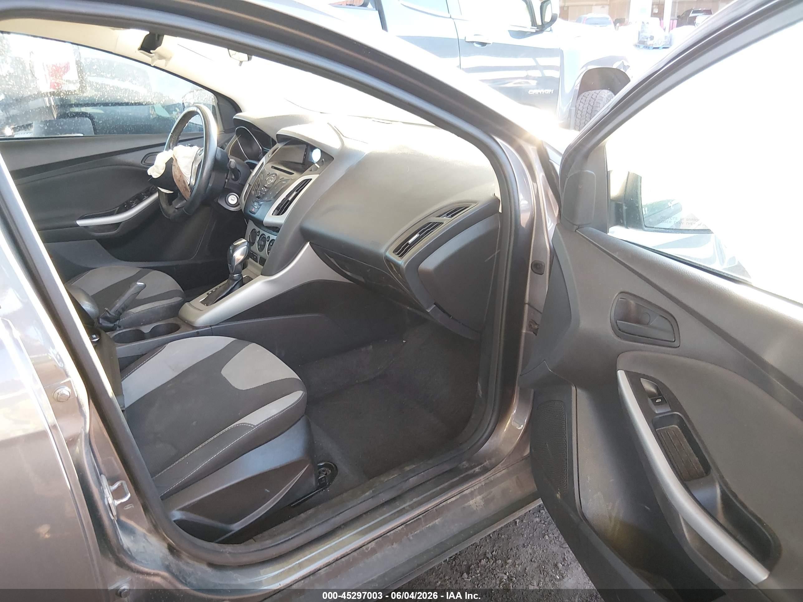 2012 Ford Focus Se Silver vin: 1FAHP3F26CL161552