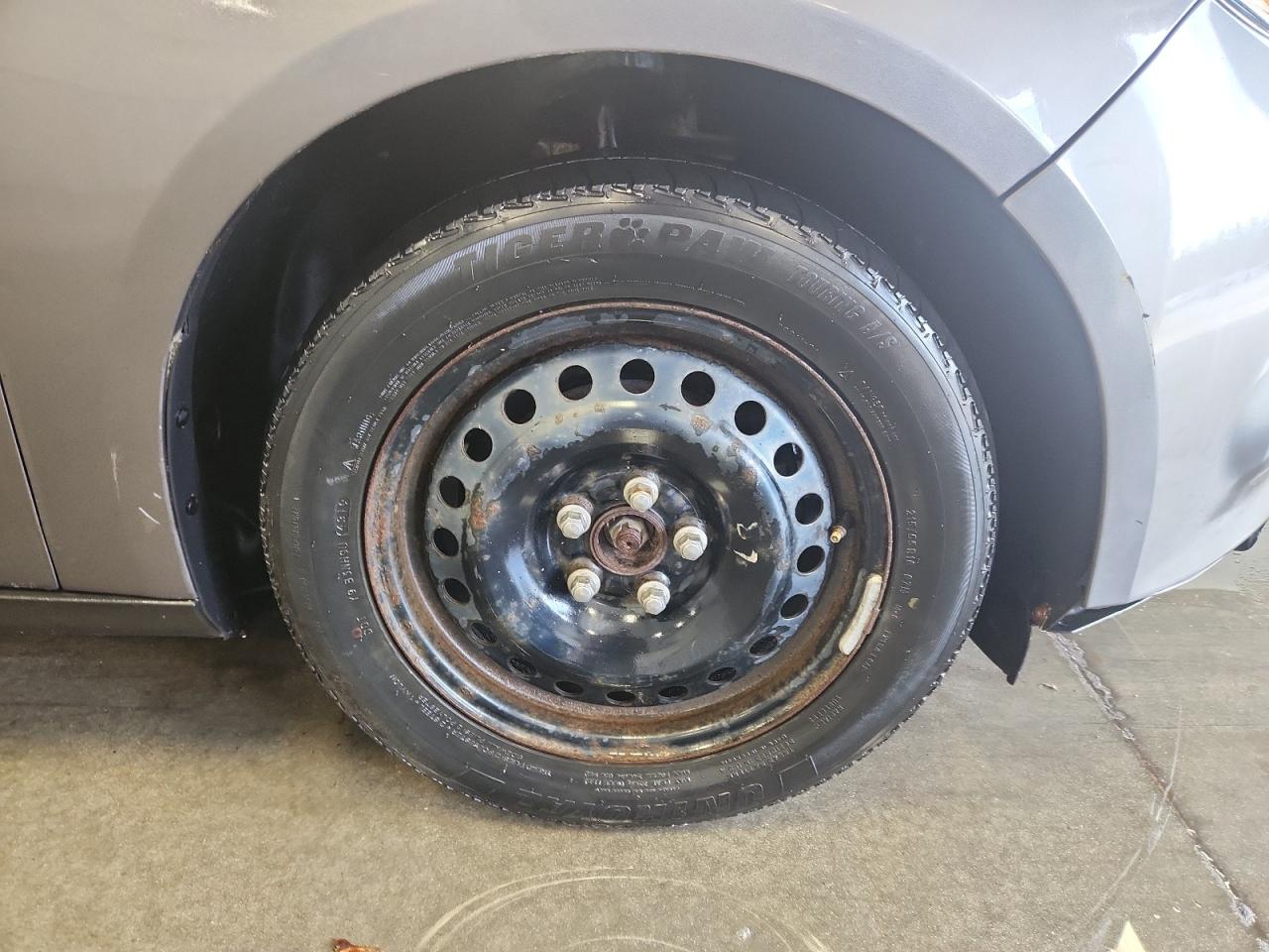 2012 Ford Focus Se Gray vin: 1FAHP3F26CL253521 Damage: Right Front Fender, Multiple Scratches Light, 4
