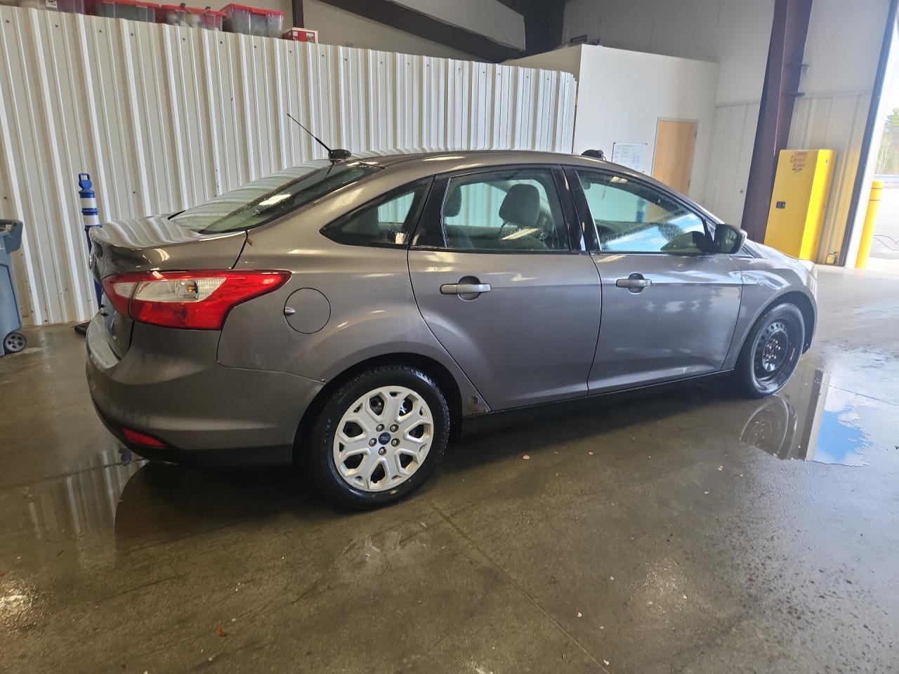 2012 Ford Focus Se Gray vin: 1FAHP3F26CL253521 Damage: Right Qtr Panel, Rust, 7 To 8 Inches