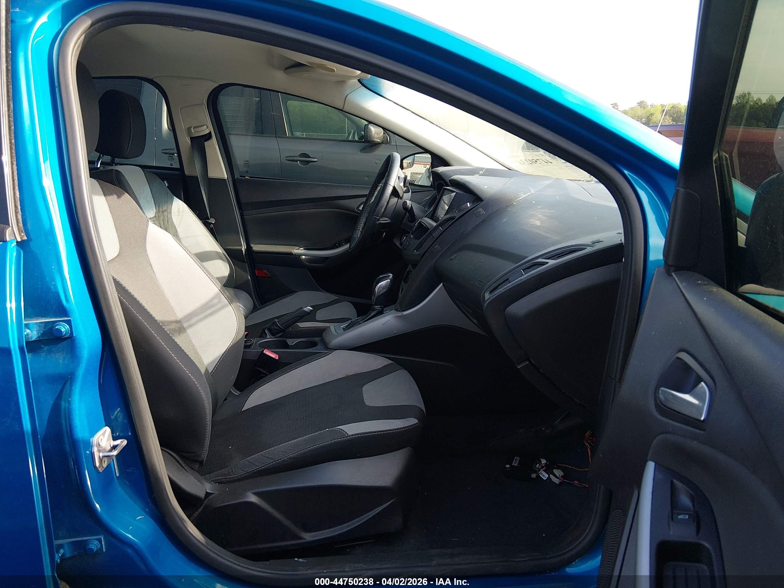 2012 Ford Focus Se Blue vin: 1FAHP3F26CL258007