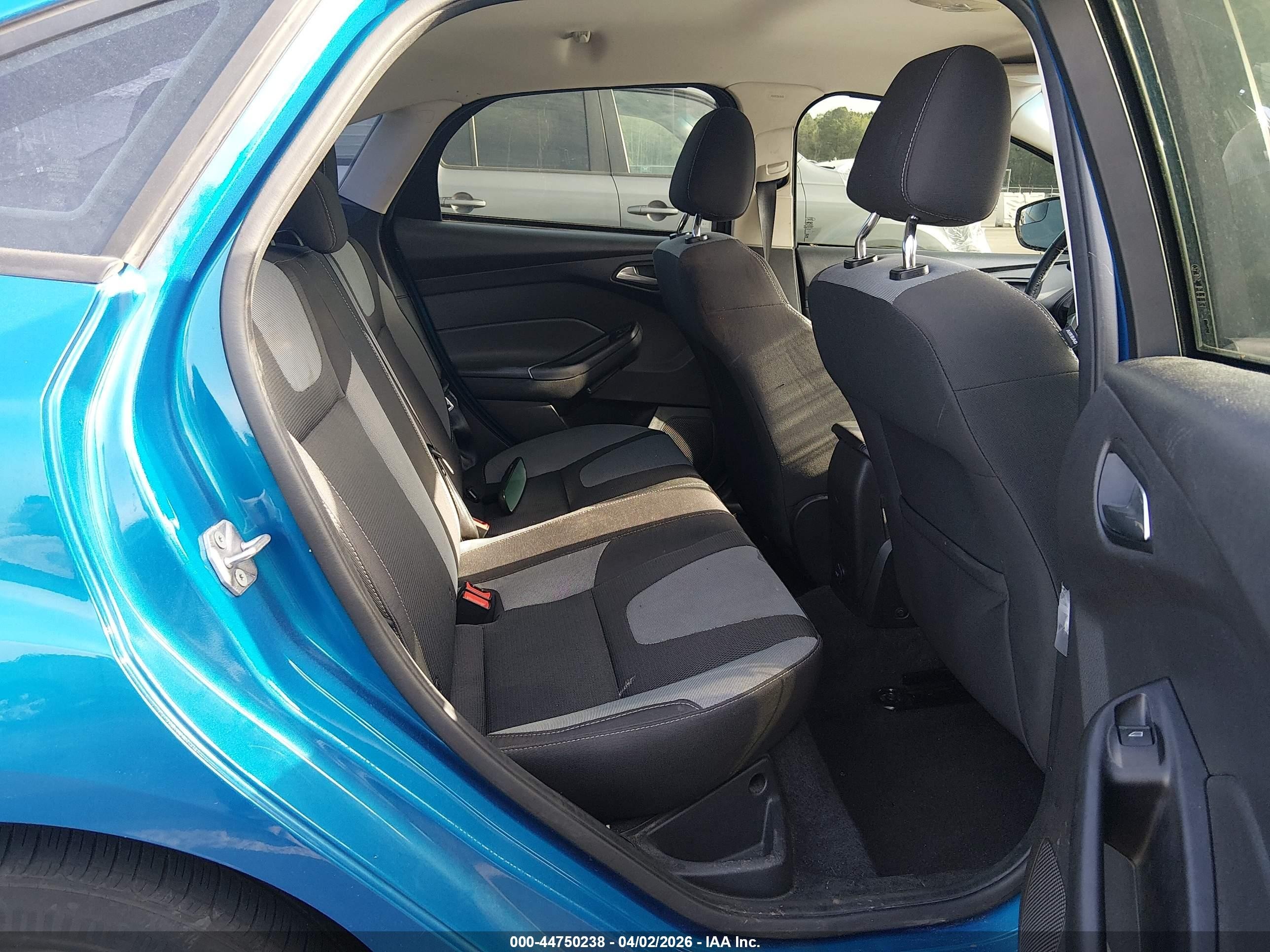 2012 Ford Focus Se Blue vin: 1FAHP3F26CL258007
