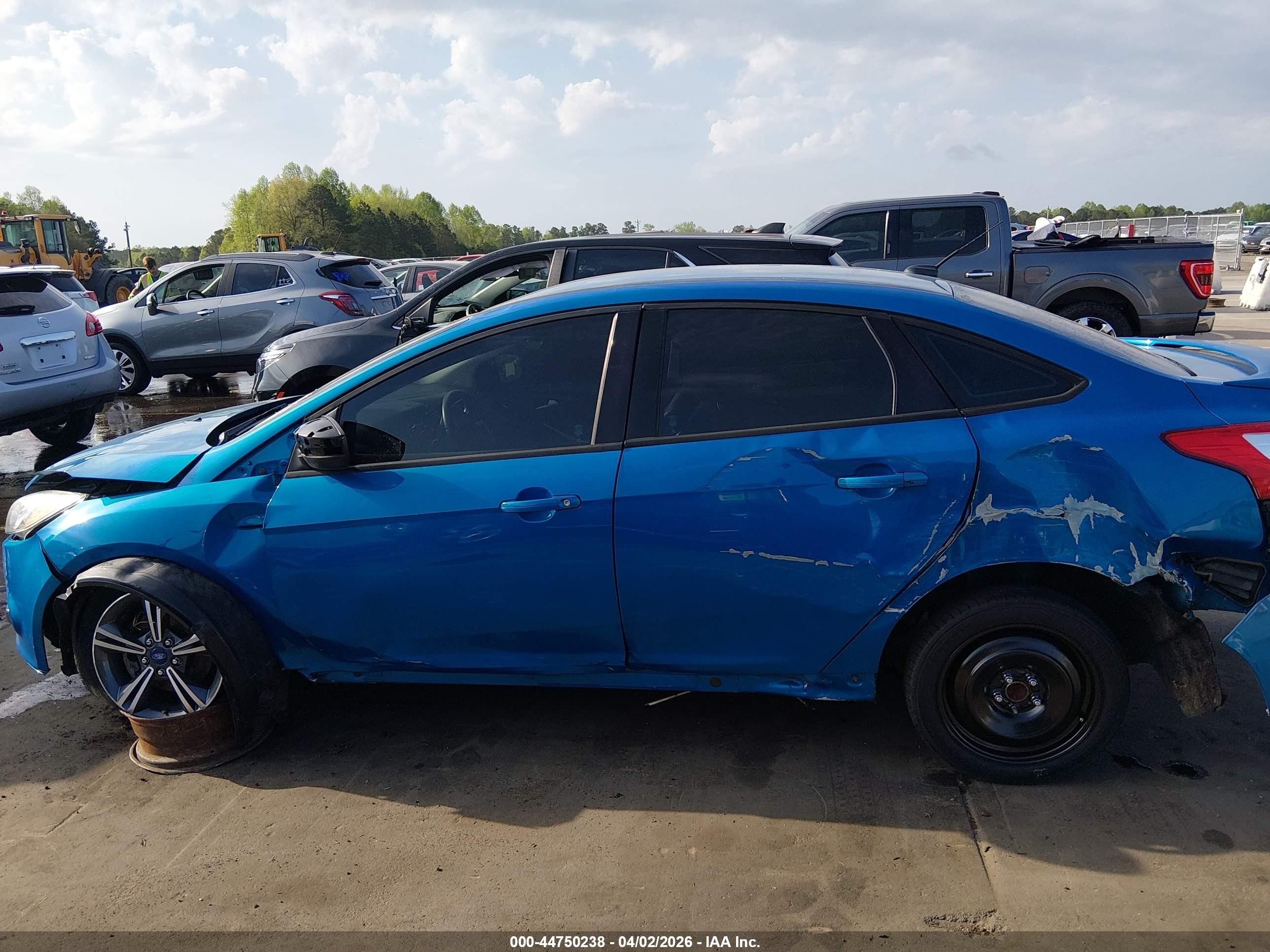 2012 Ford Focus Se Blue vin: 1FAHP3F26CL258007