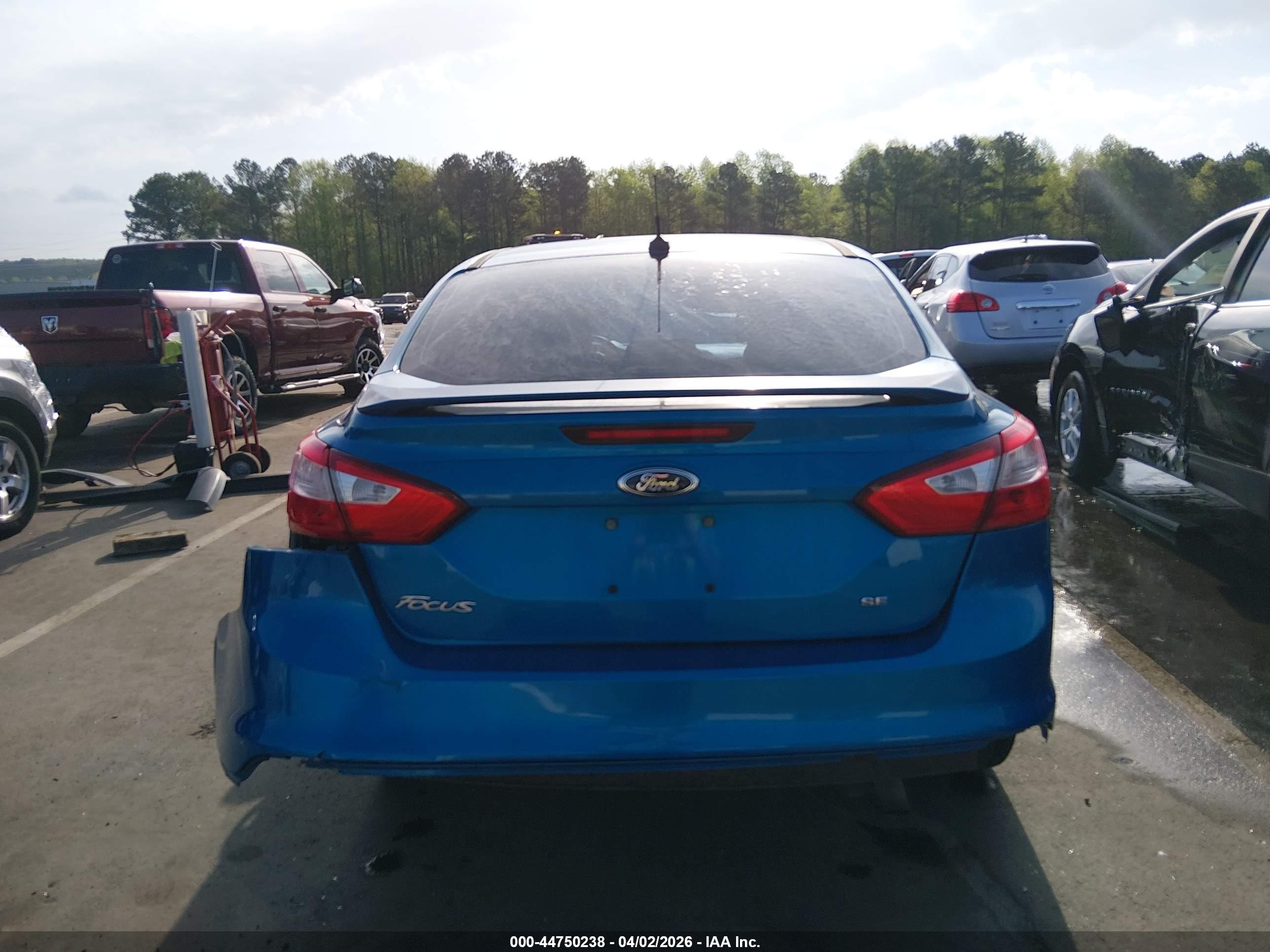 2012 Ford Focus Se Blue vin: 1FAHP3F26CL258007