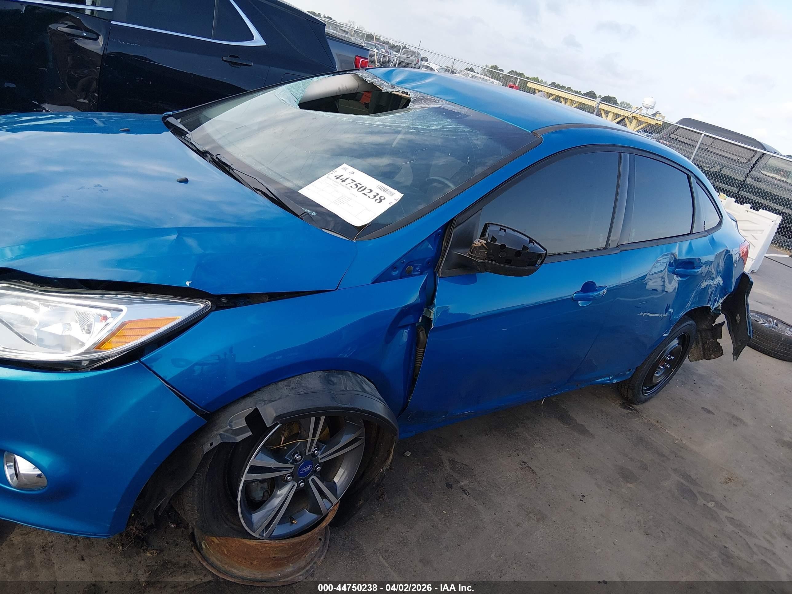 2012 Ford Focus Se Blue vin: 1FAHP3F26CL258007