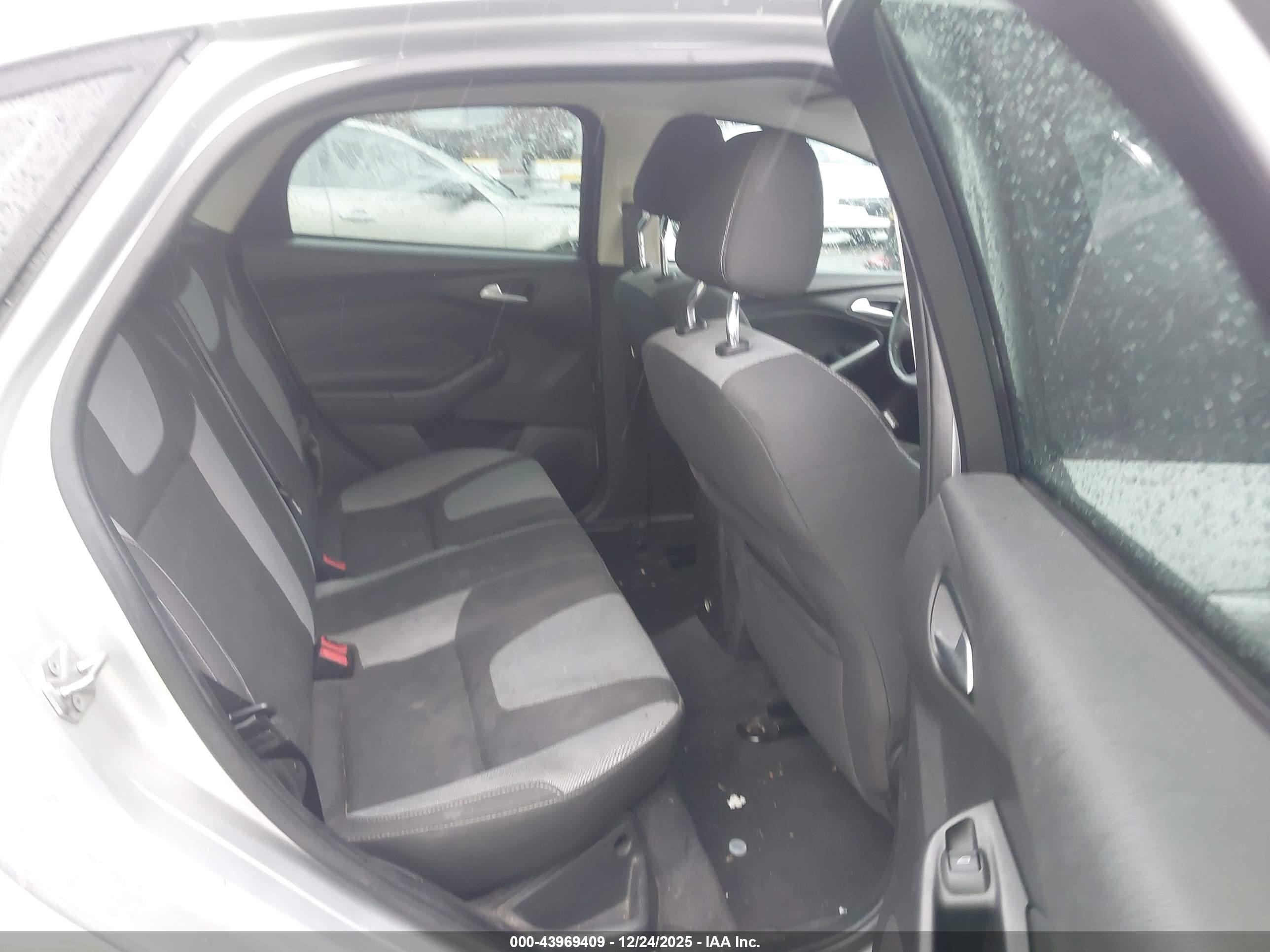 2012 Ford Focus Se Silver vin: 1FAHP3F27CL250885