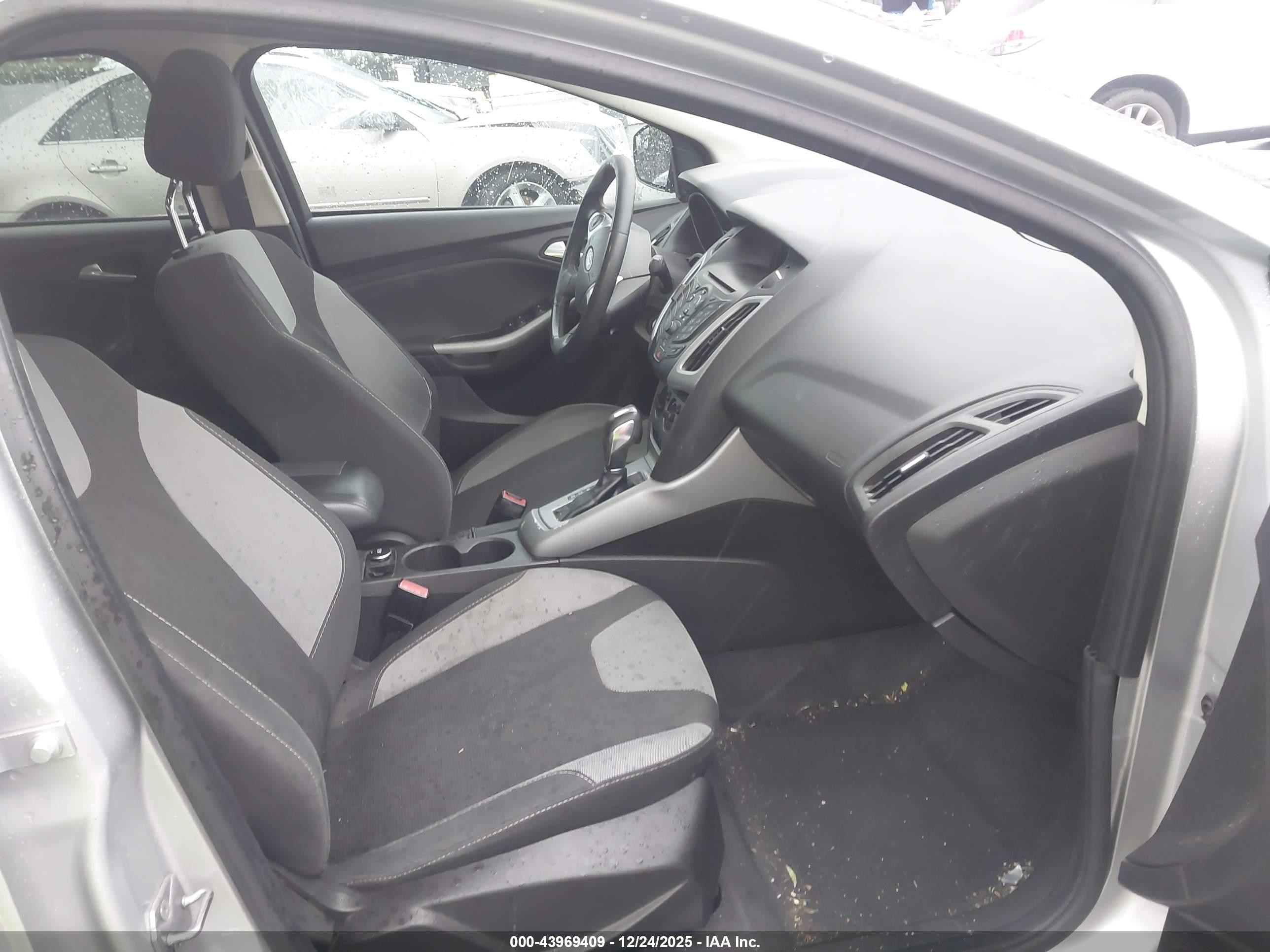 2012 Ford Focus Se Silver vin: 1FAHP3F27CL250885